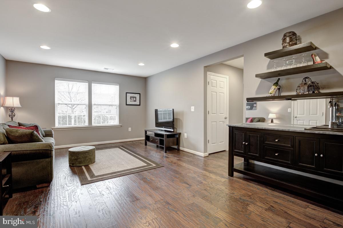 EASTGATE SQUARE - Residential