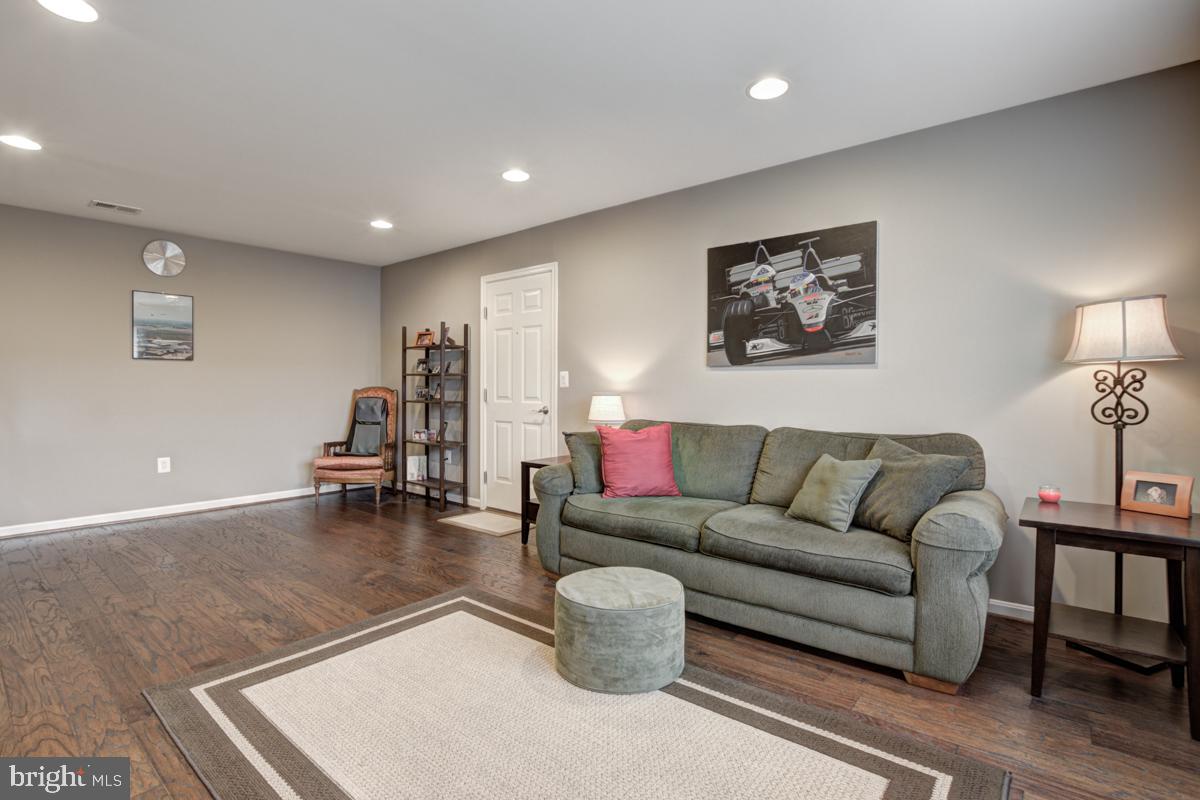 EASTGATE SQUARE - Residential