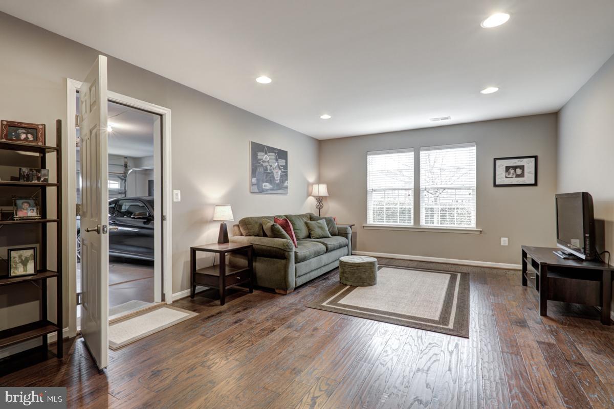 EASTGATE SQUARE - Residential