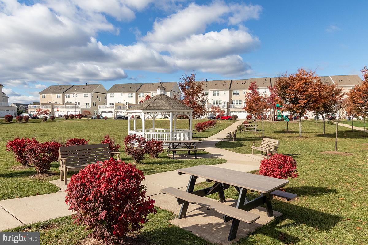 EASTGATE SQUARE - Residential