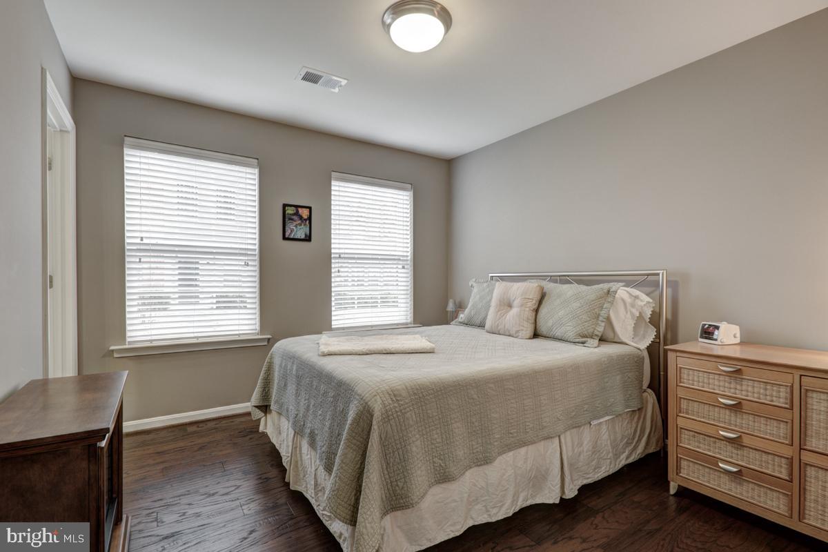 EASTGATE SQUARE - Residential