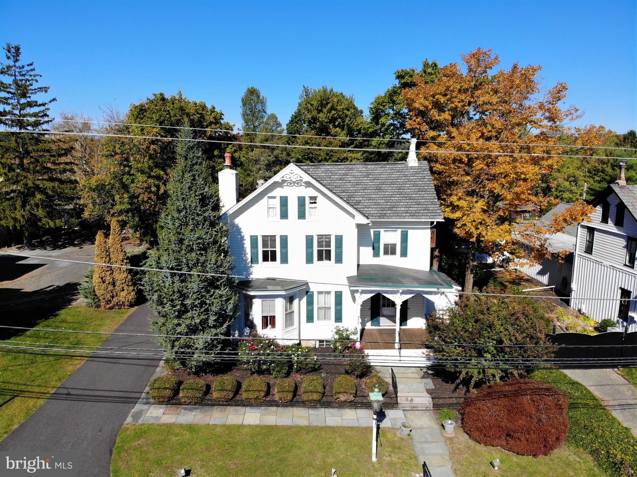 Welcome to Suite 2/First Floor! Charming Victorian Located in the Heart of Peddler's Village Offers 2 Large Office Suite/Conference Room, 1/2 Bath & Multiple Entrances. 1 Parking Space. Our wonderful location Backs to the Parking lot of Peddlers Village! Steps Away from Wonderful Shops, Restaurants & Events!