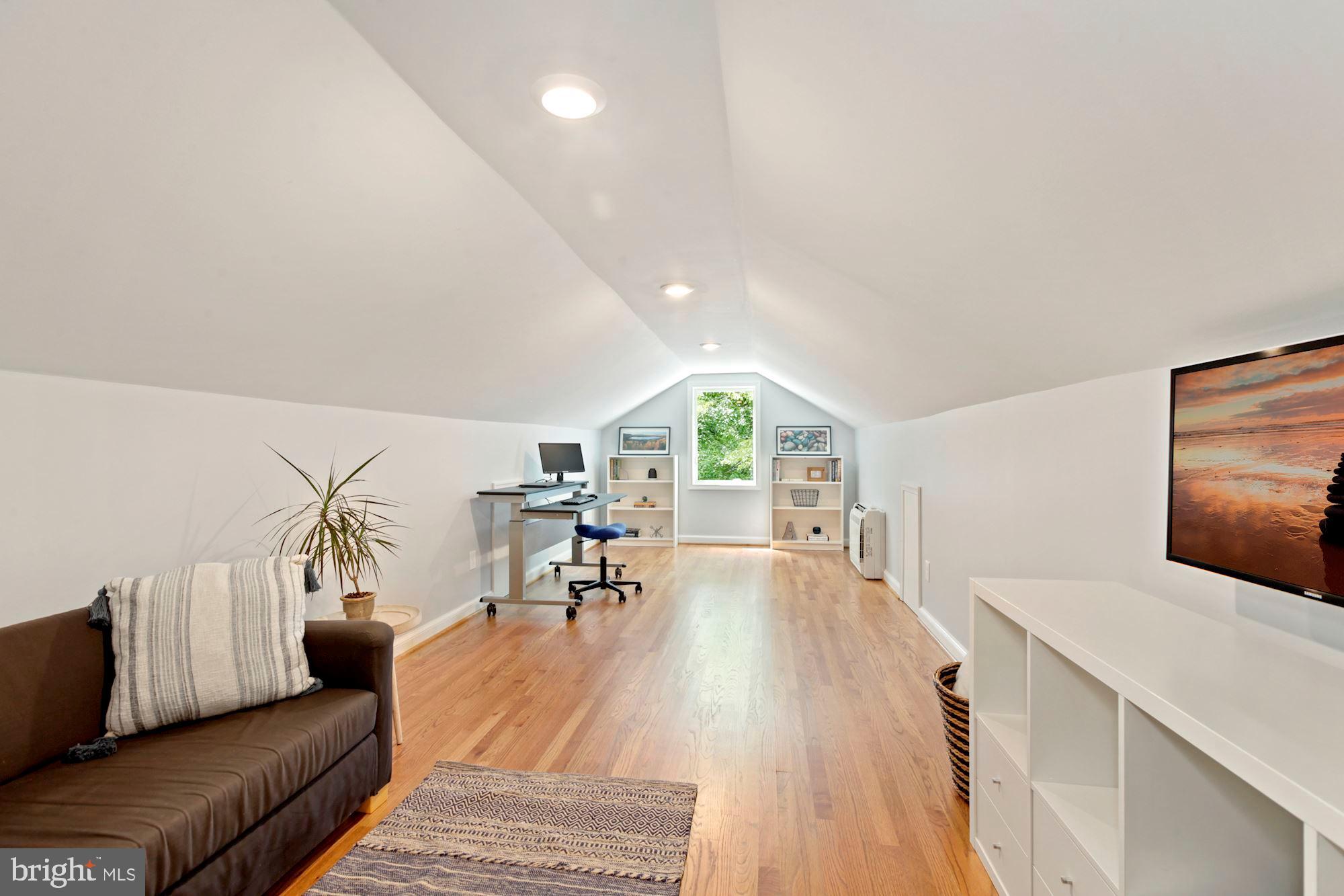 BRADLEY HILLS - Residential