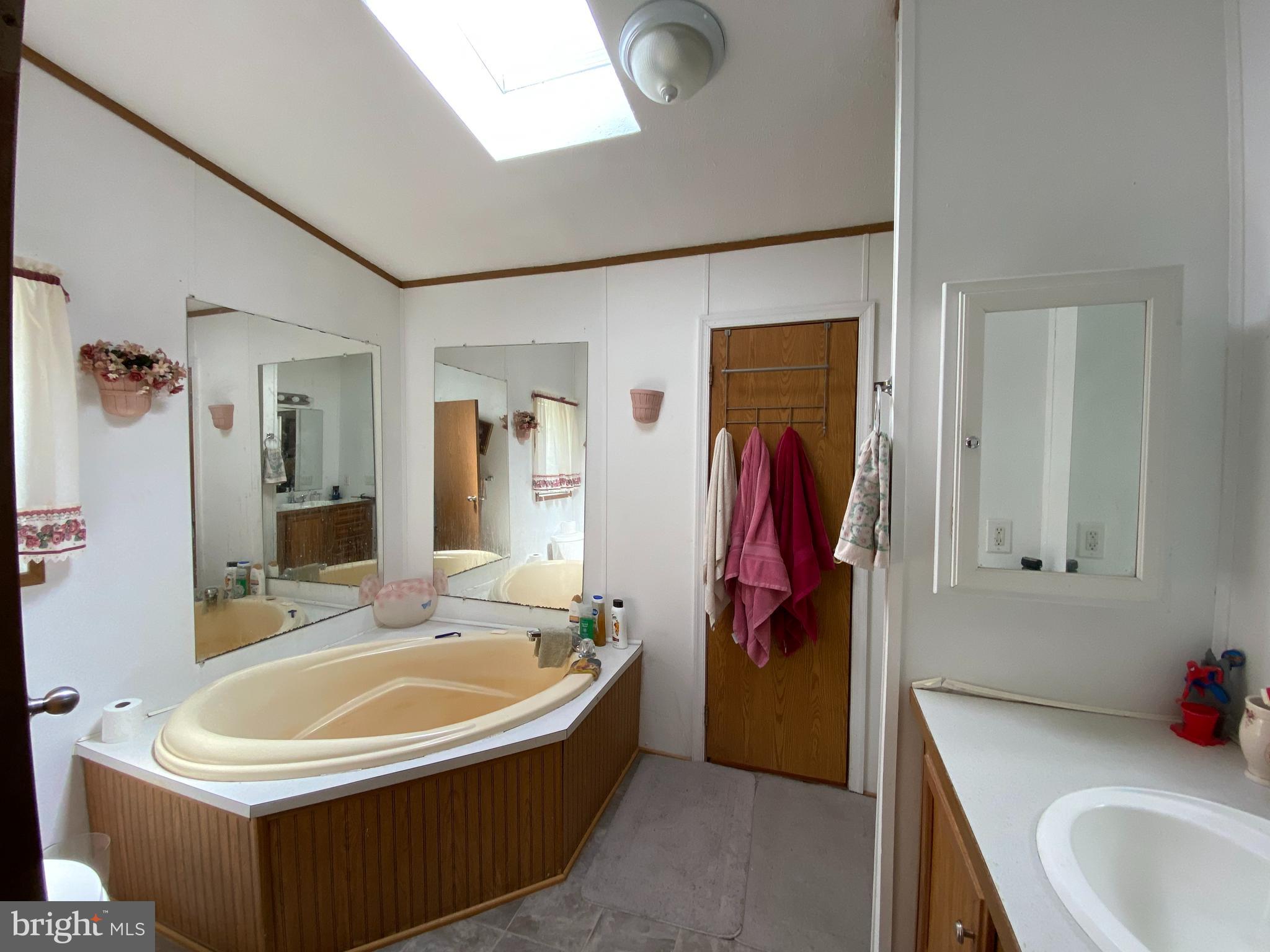 MARYLAND MANOR - Residential