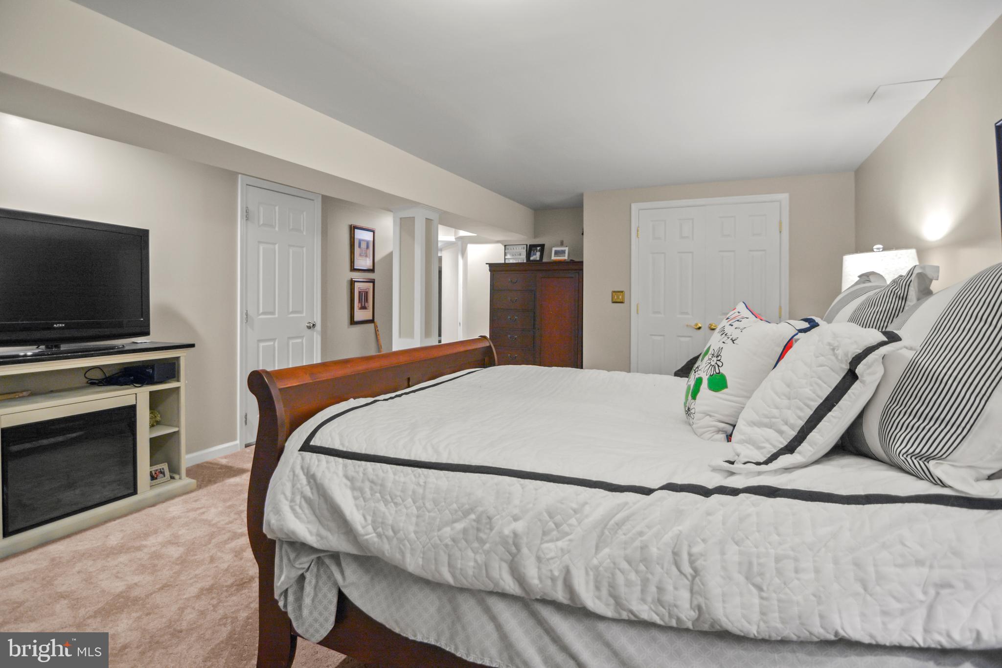 PINEY ORCHARD - Residential