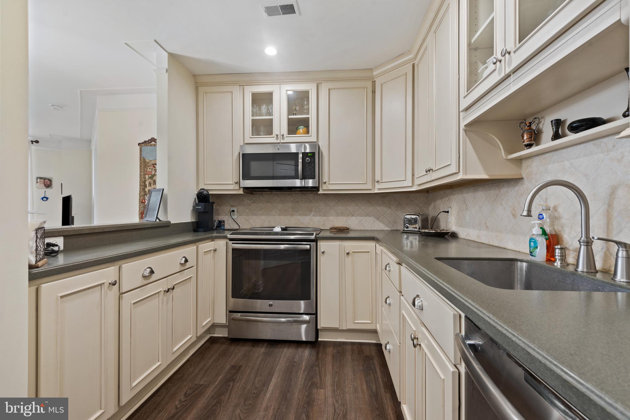 HARBORVIEW - Residential Lease