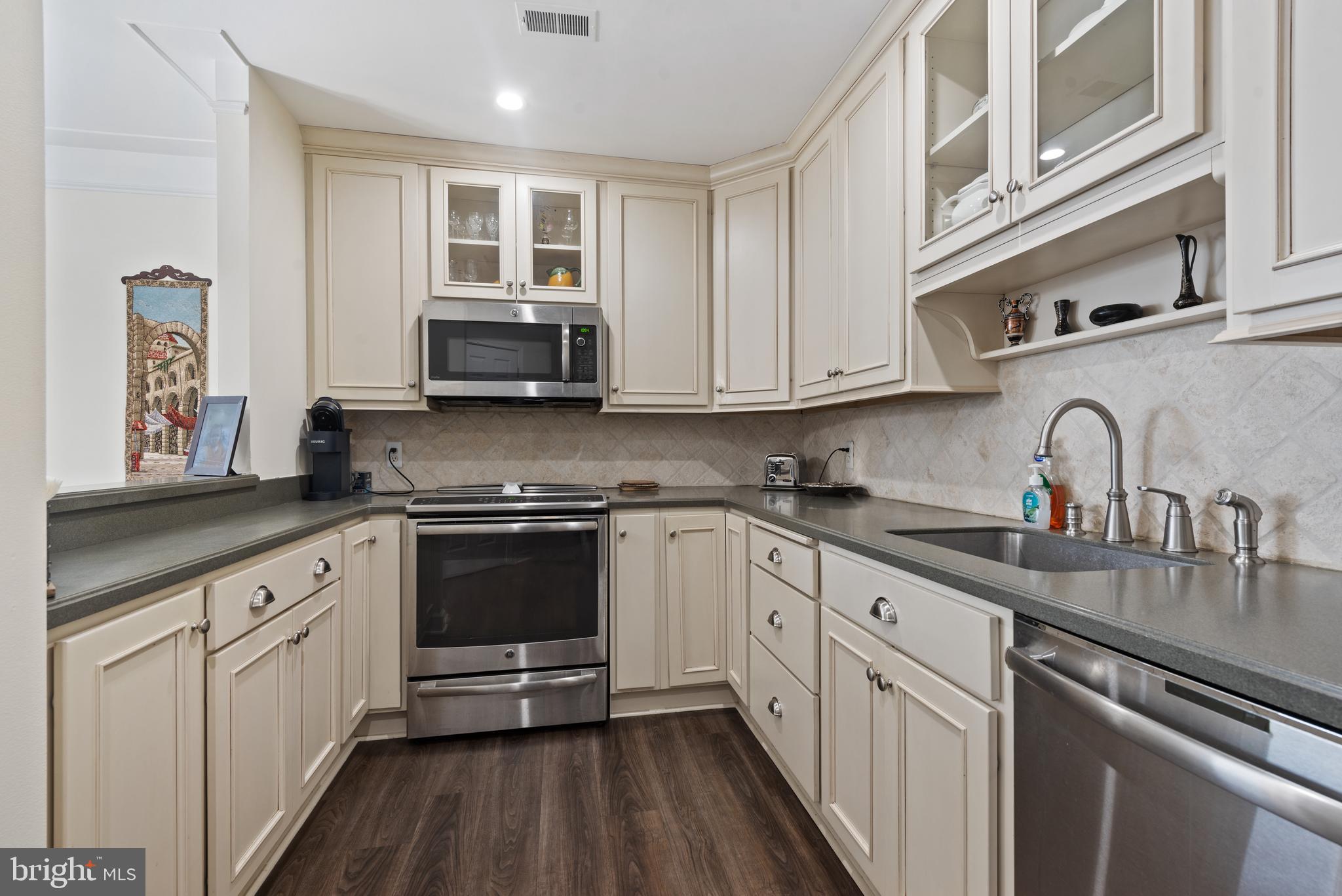 HARBORVIEW - Residential Lease