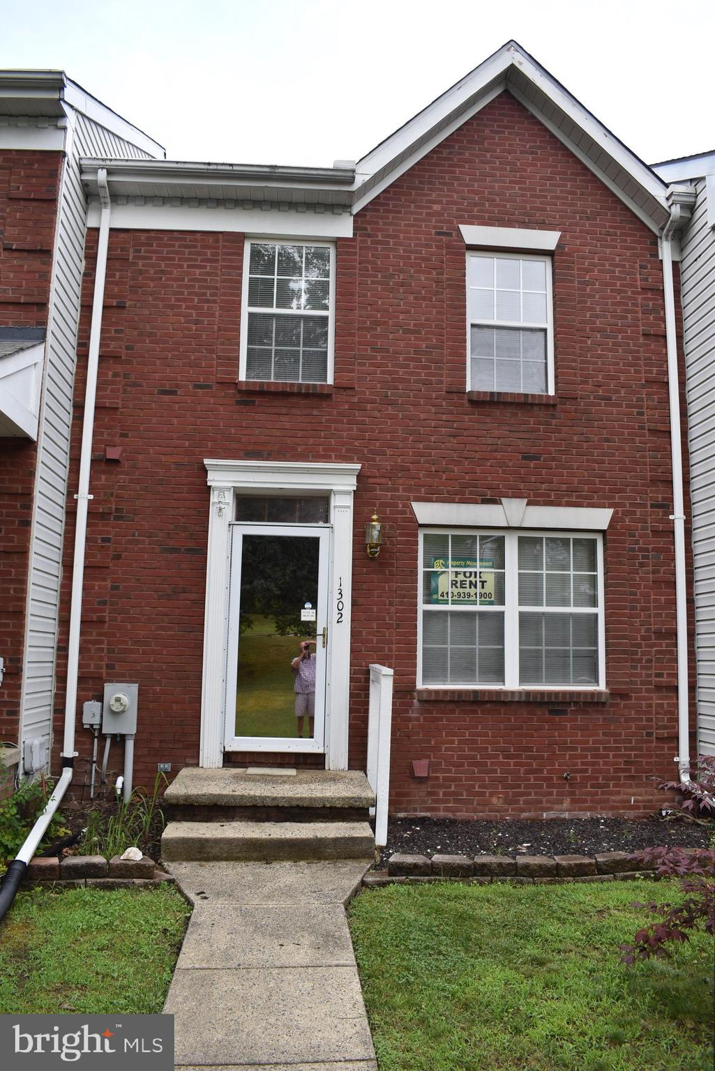 Conveniently located off of Rt.543, Rt.40 and I-95, in Belcamp. This well taken care of townhouse has only had two tenants. Fresh paint throughout home. Walk-out basement to backyard with steps leading to deck area. Family room is off porch. Bedrooms have cathedral ceilings with primary bedroom separate bath.
Located on dead end street with minimal traffic.
Must use BCH application. $25 per adult application fee.