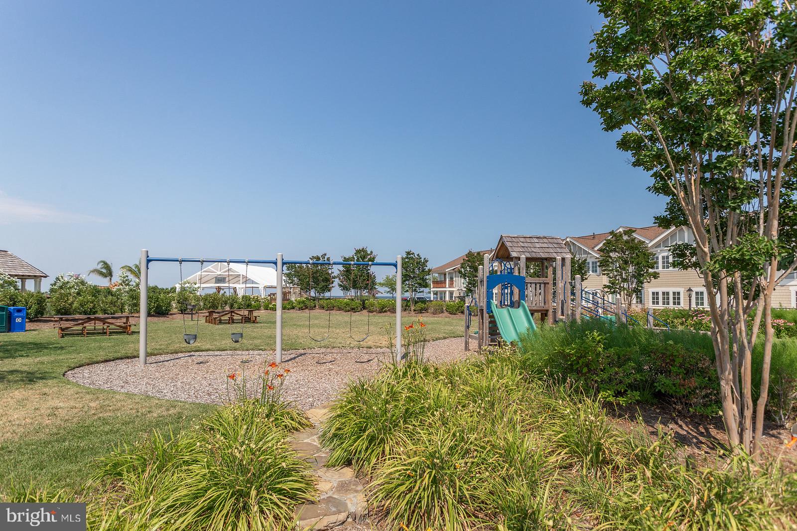 HOLLAND POINT - Residential