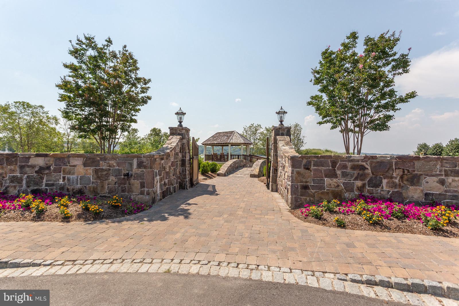 HOLLAND POINT - Residential