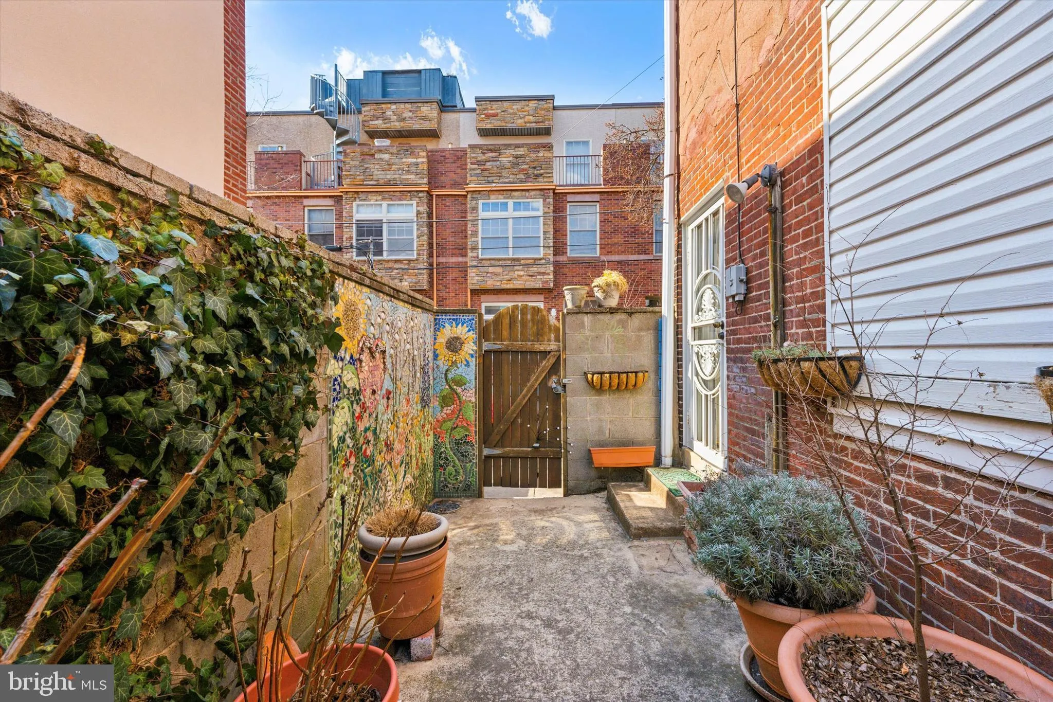 Philadelphia, Pennsylvania 19147, United States, 2 Bedrooms Bedrooms, ,2 BathroomsBathrooms,Residential,Pending,88657
