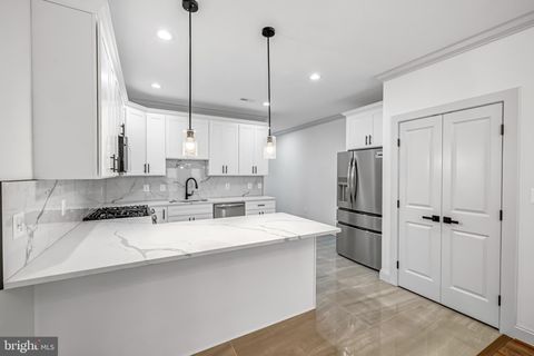 Townhouse For Sale - 205 S Gilmor Street<br/> BALTIMORE, MD 21223