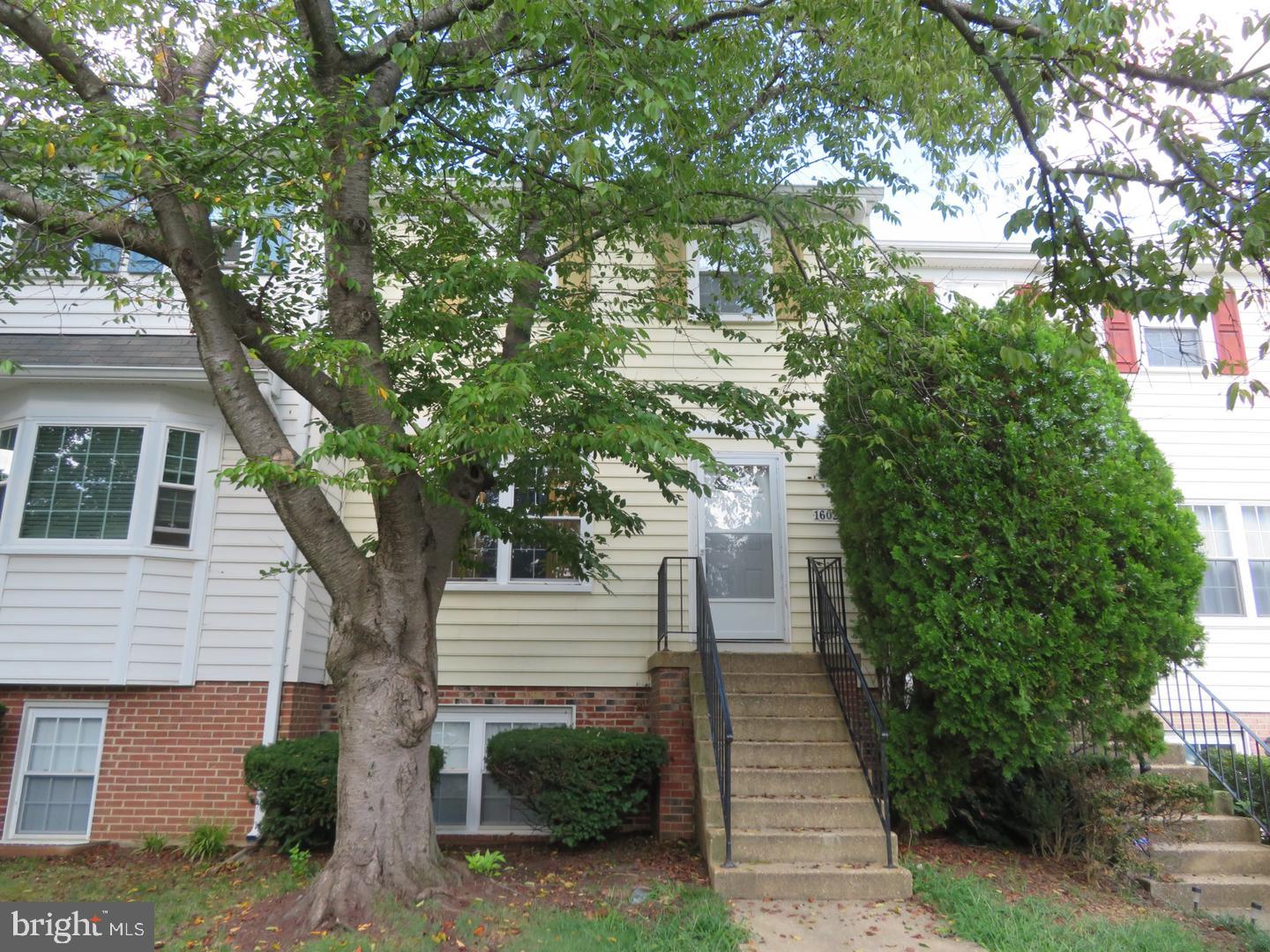 1602 W BANCROFT LANE