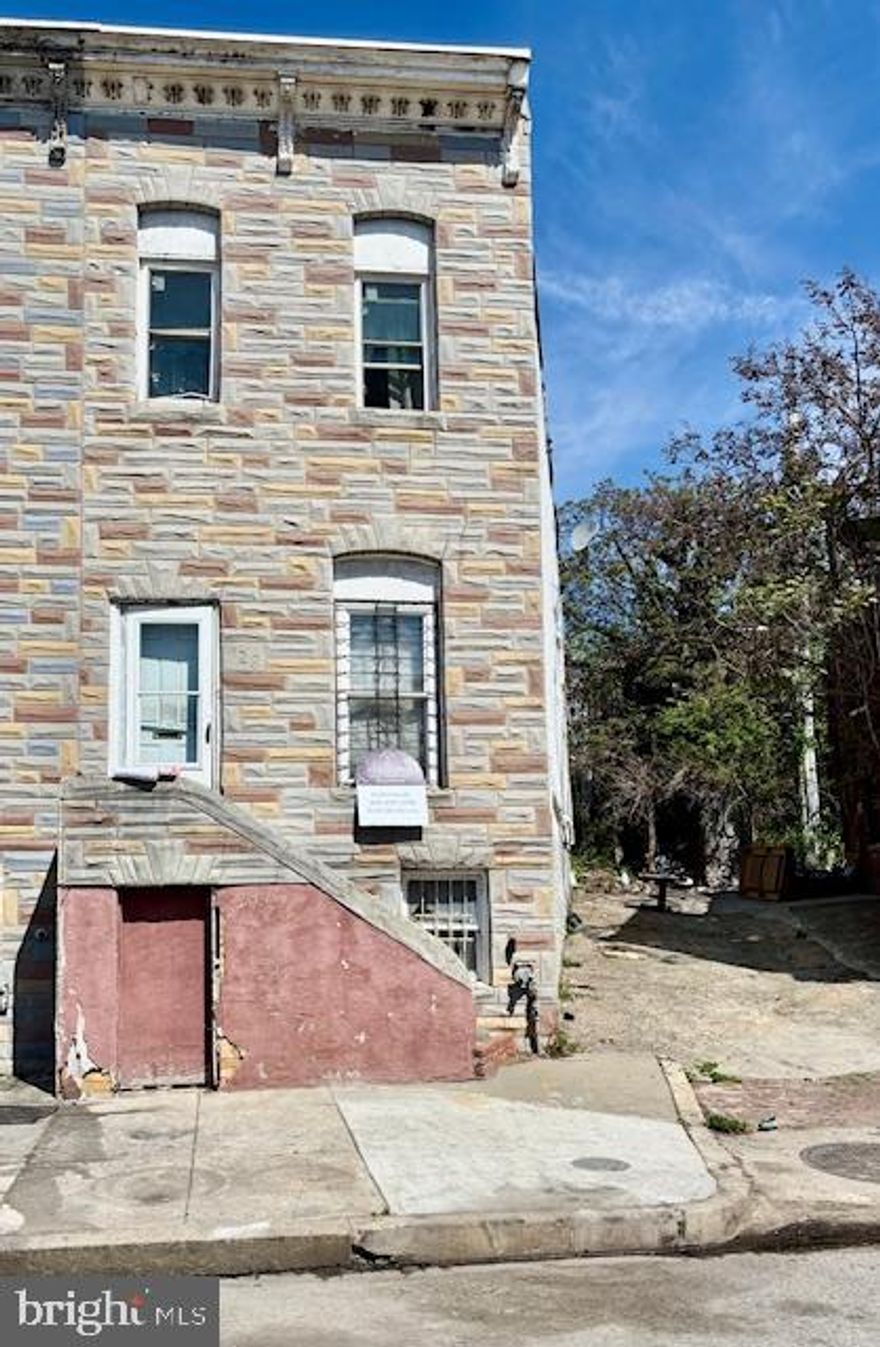 Short Sale, Third Party Approval.  End unit with hard wood flooring on main and upper level, basement level unfinished.
