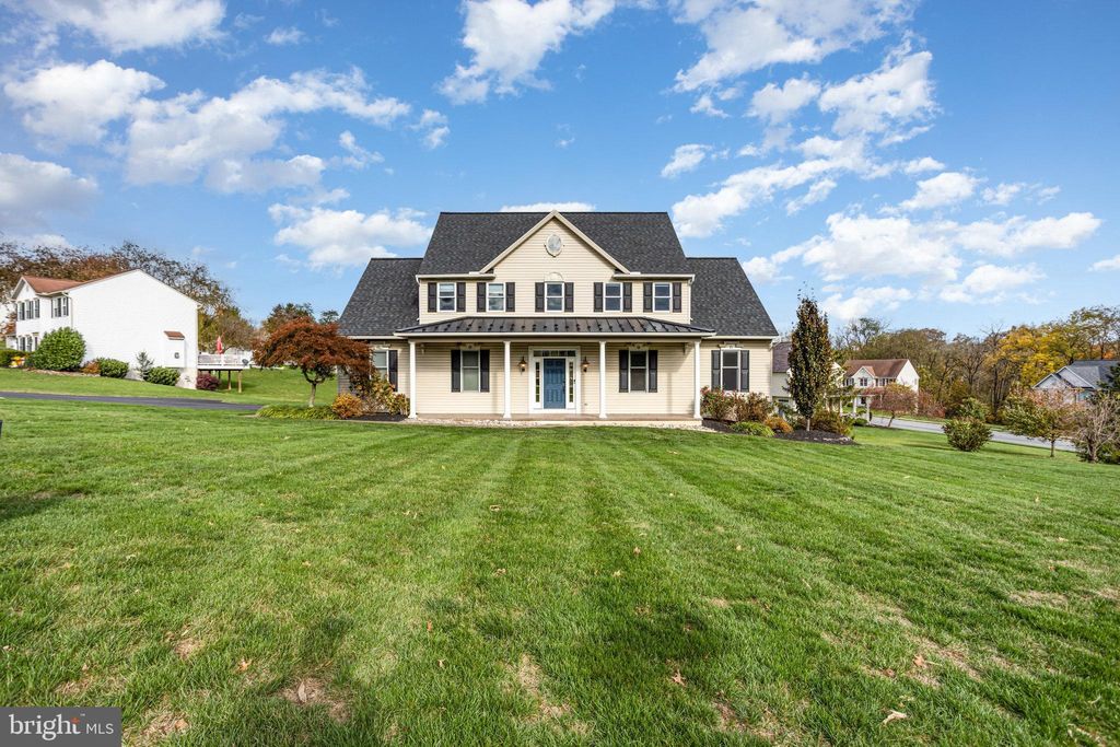 Photo of 19 Briar Rose Trail, ELIZABETHTOWN, PA 17022 (MLS # PALA2077784)