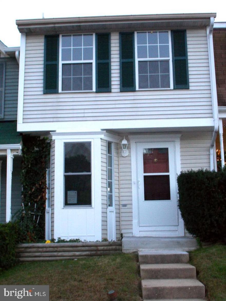 Opportunity to buy BELOW MARKET and gain sweat equity! Sold AS-IS, Cash or Conventional preferred.
Very nice Wood Laminate floors in Living  Room. Home needs new carpet, paint,  some fixtures, and some elbow grease  to make it shine.....heat pump was replaced in 2016.  NOTE: Occupied, 24 HOUR NOTICE TO SHOW.