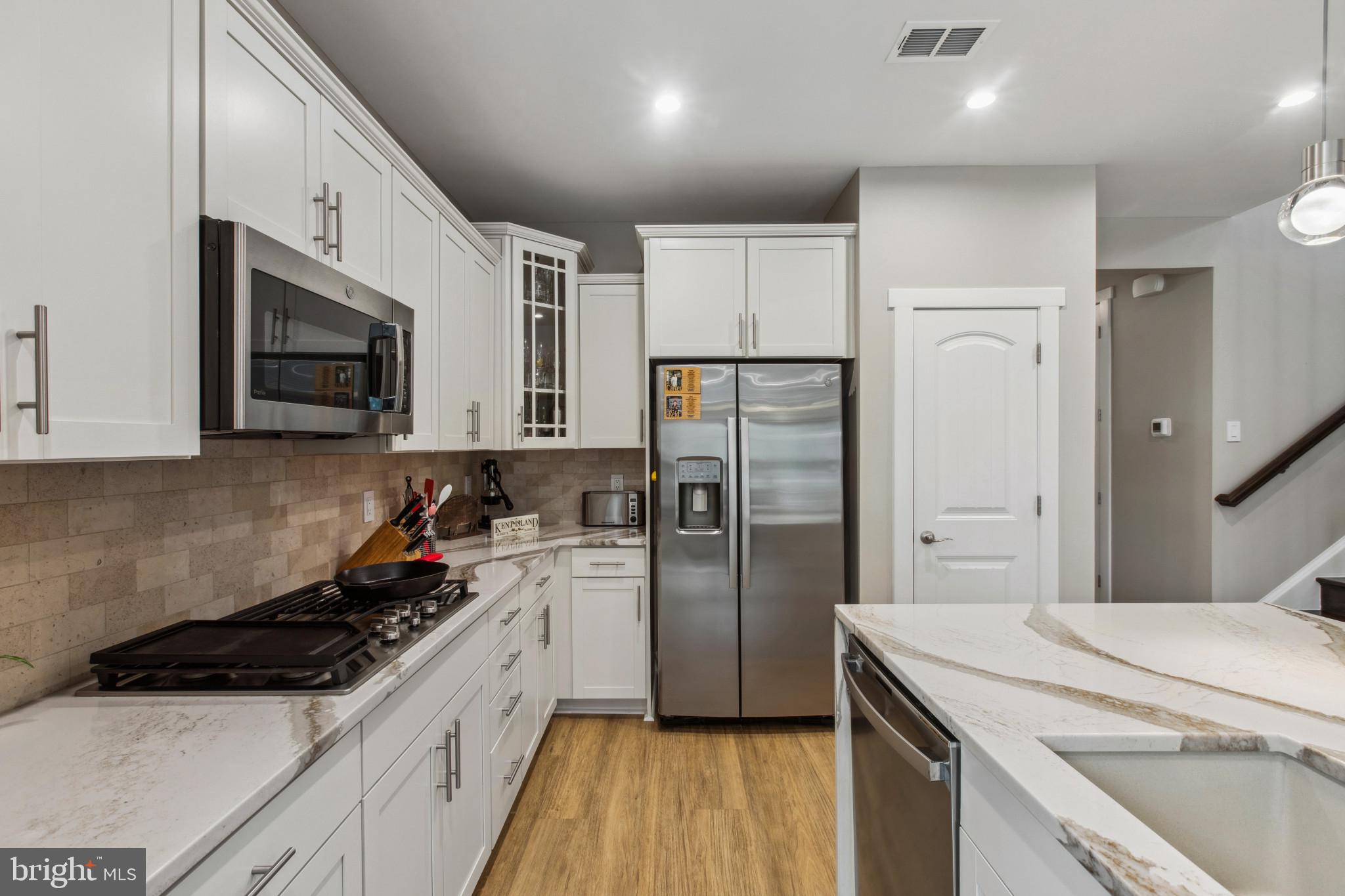 FOUR SEASONS AT KENT ISLAND - Residential