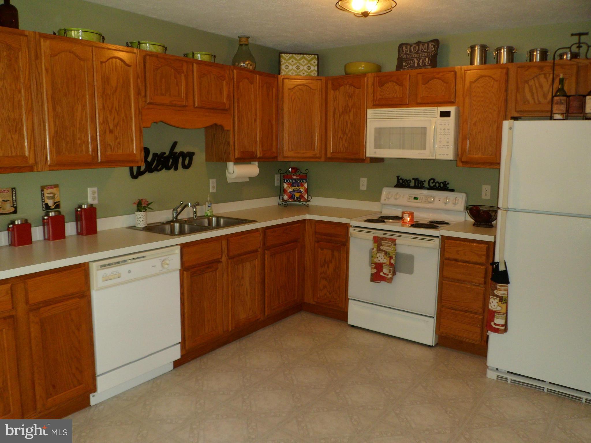 LOCKES CREEK ESTATES - Residential