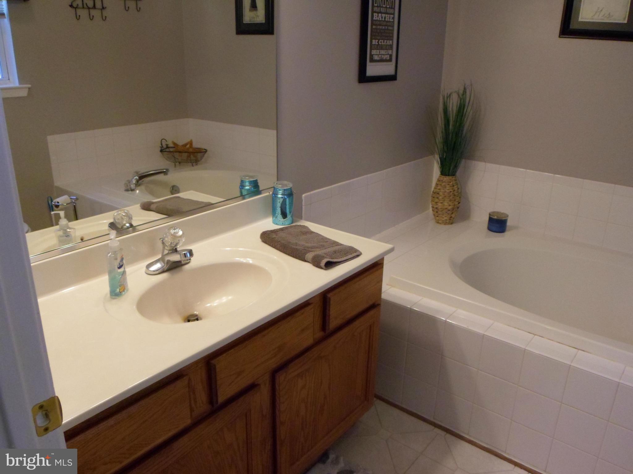 LOCKES CREEK ESTATES - Residential