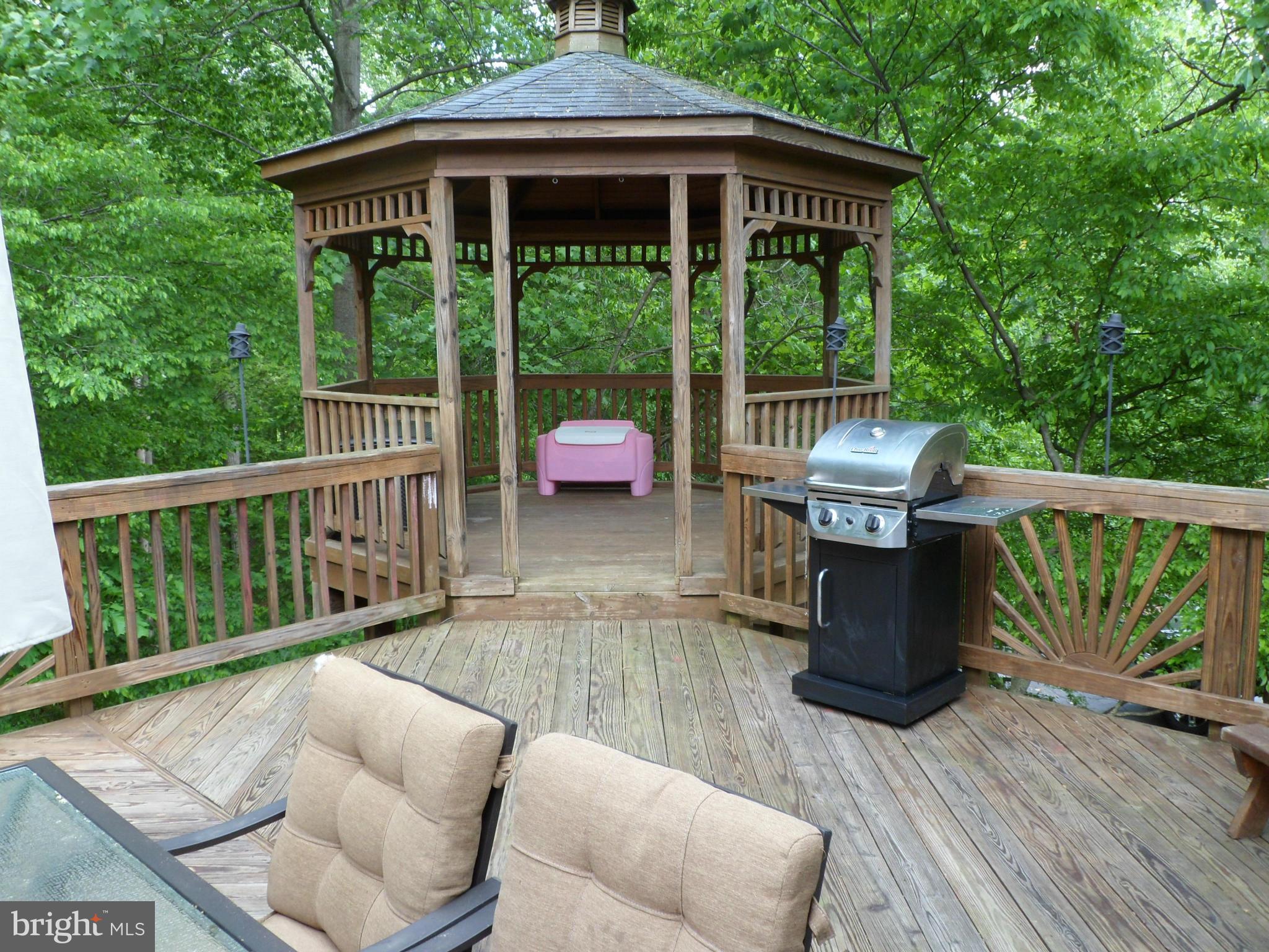 LOCKES CREEK ESTATES - Residential