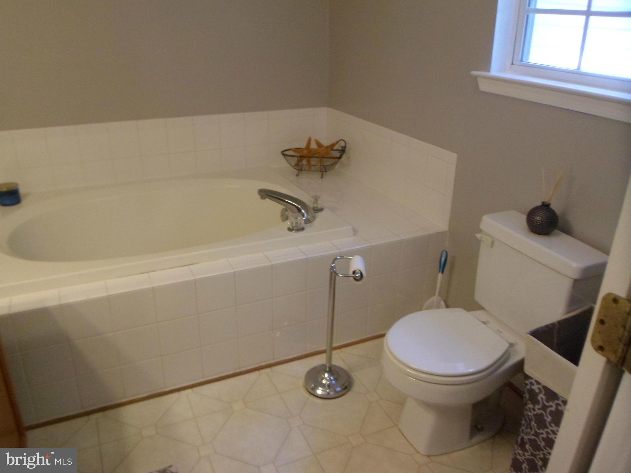 LOCKES CREEK ESTATES - Residential