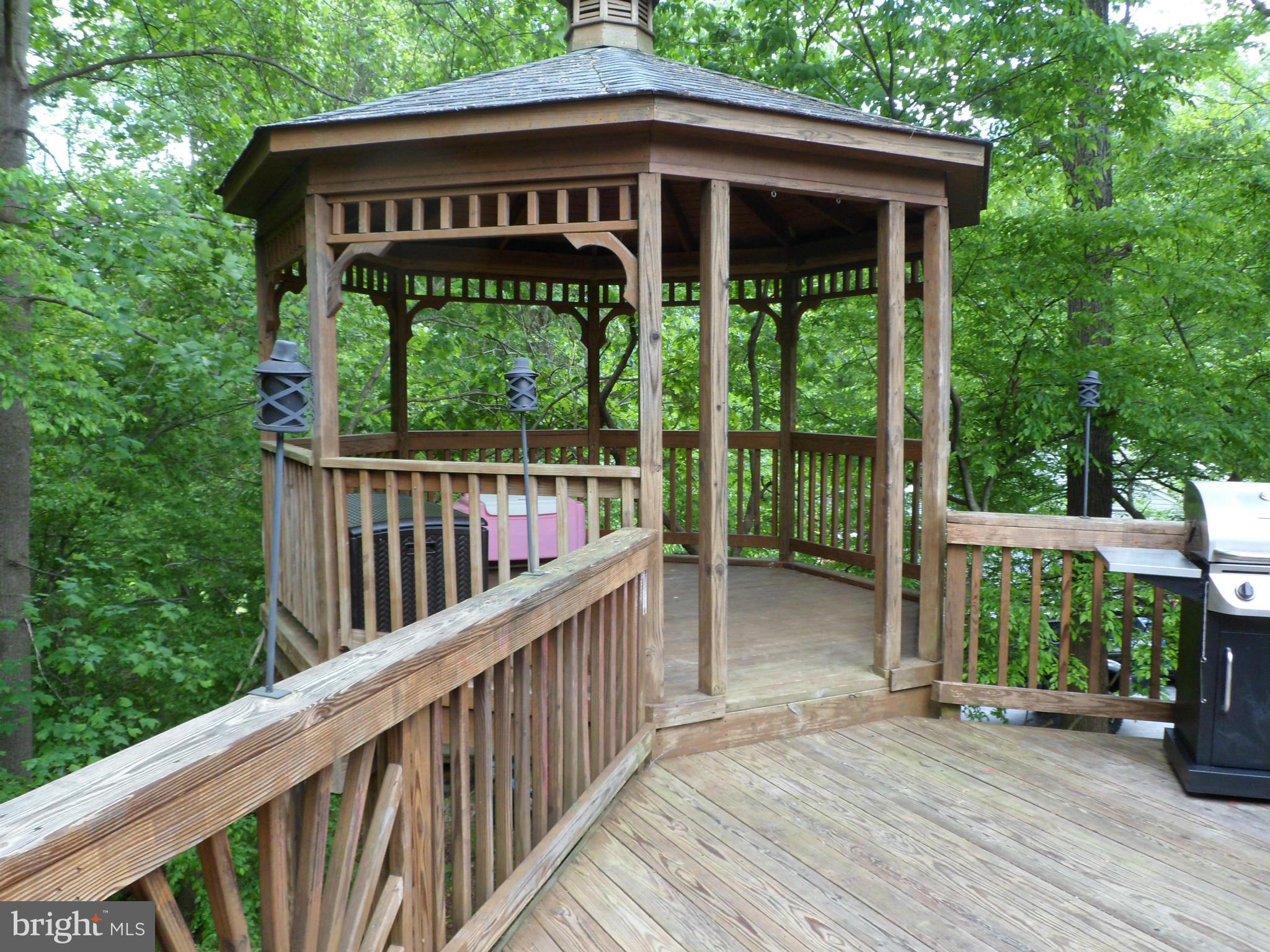 LOCKES CREEK ESTATES - Residential