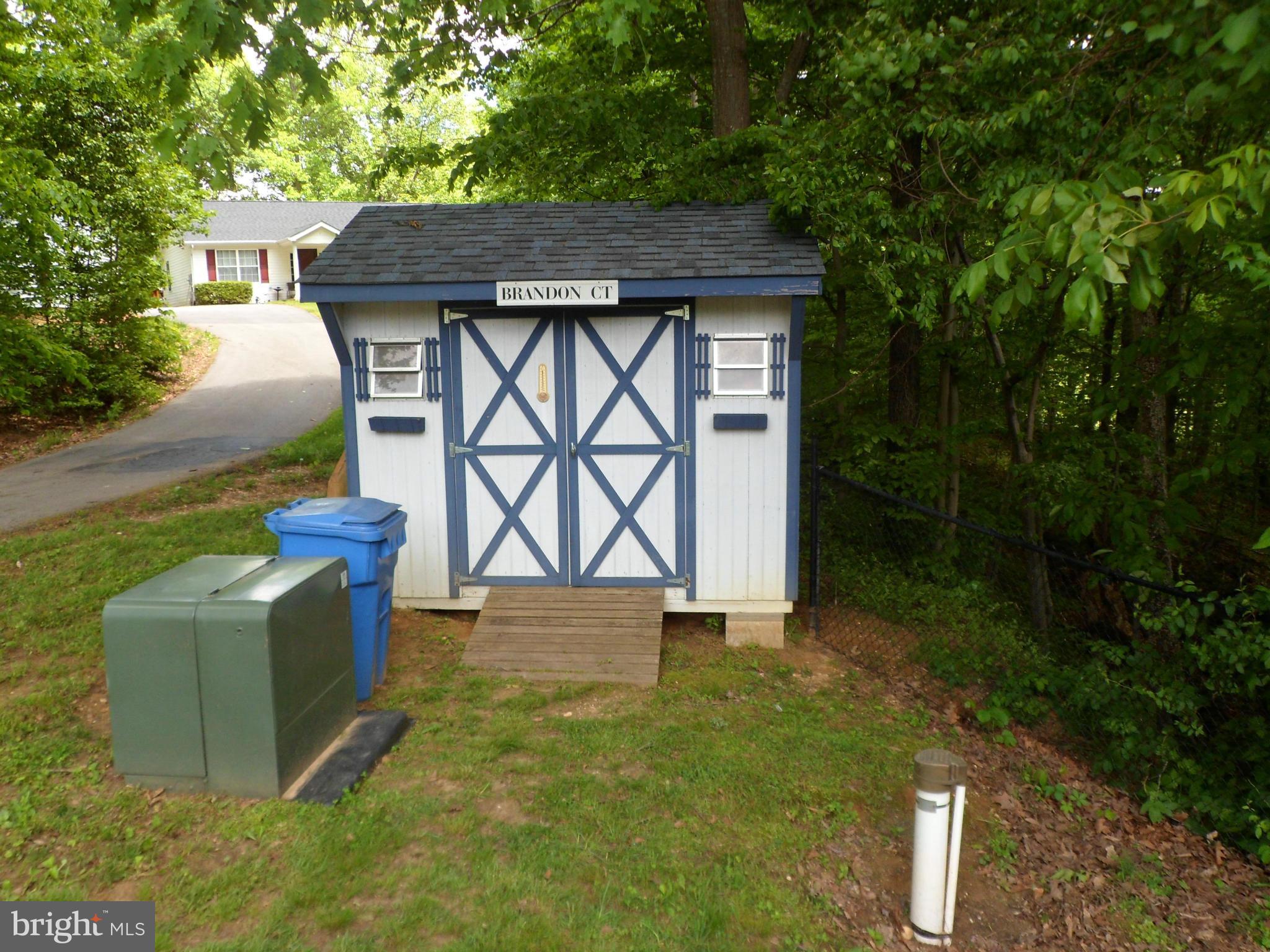 LOCKES CREEK ESTATES - Residential