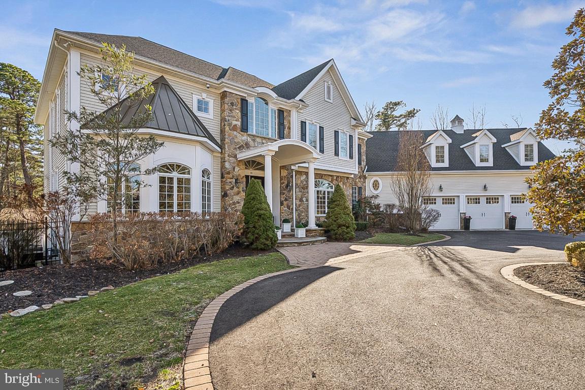 11 CLIFF SWALLOW DRIVE