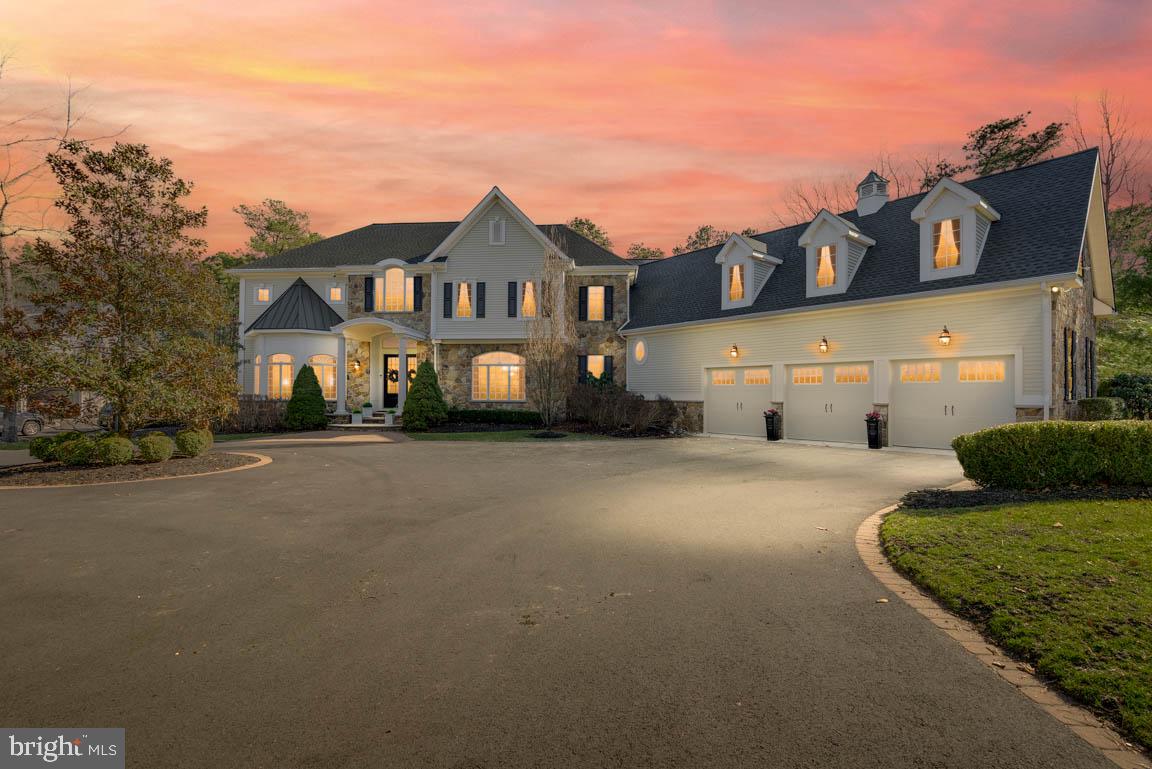 11 CLIFF SWALLOW DRIVE