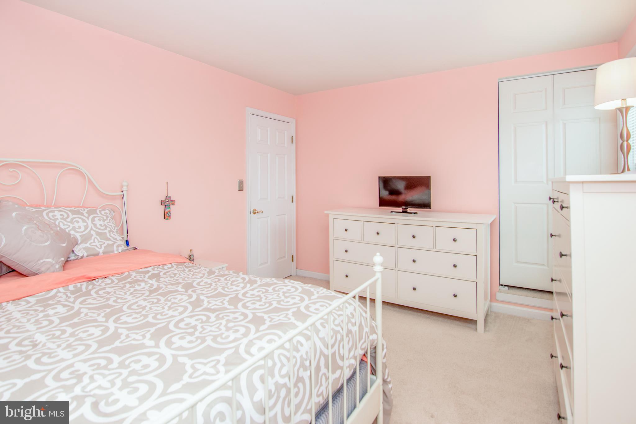 POOLE MEADOWS - Residential