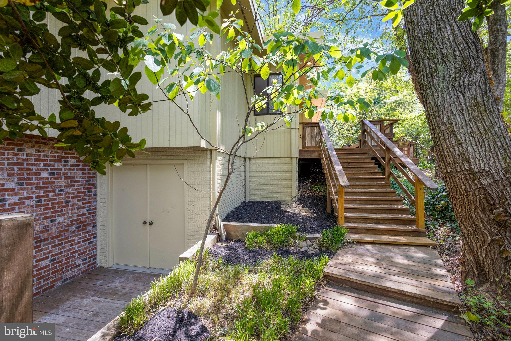 HOLLIN HILLS - Residential