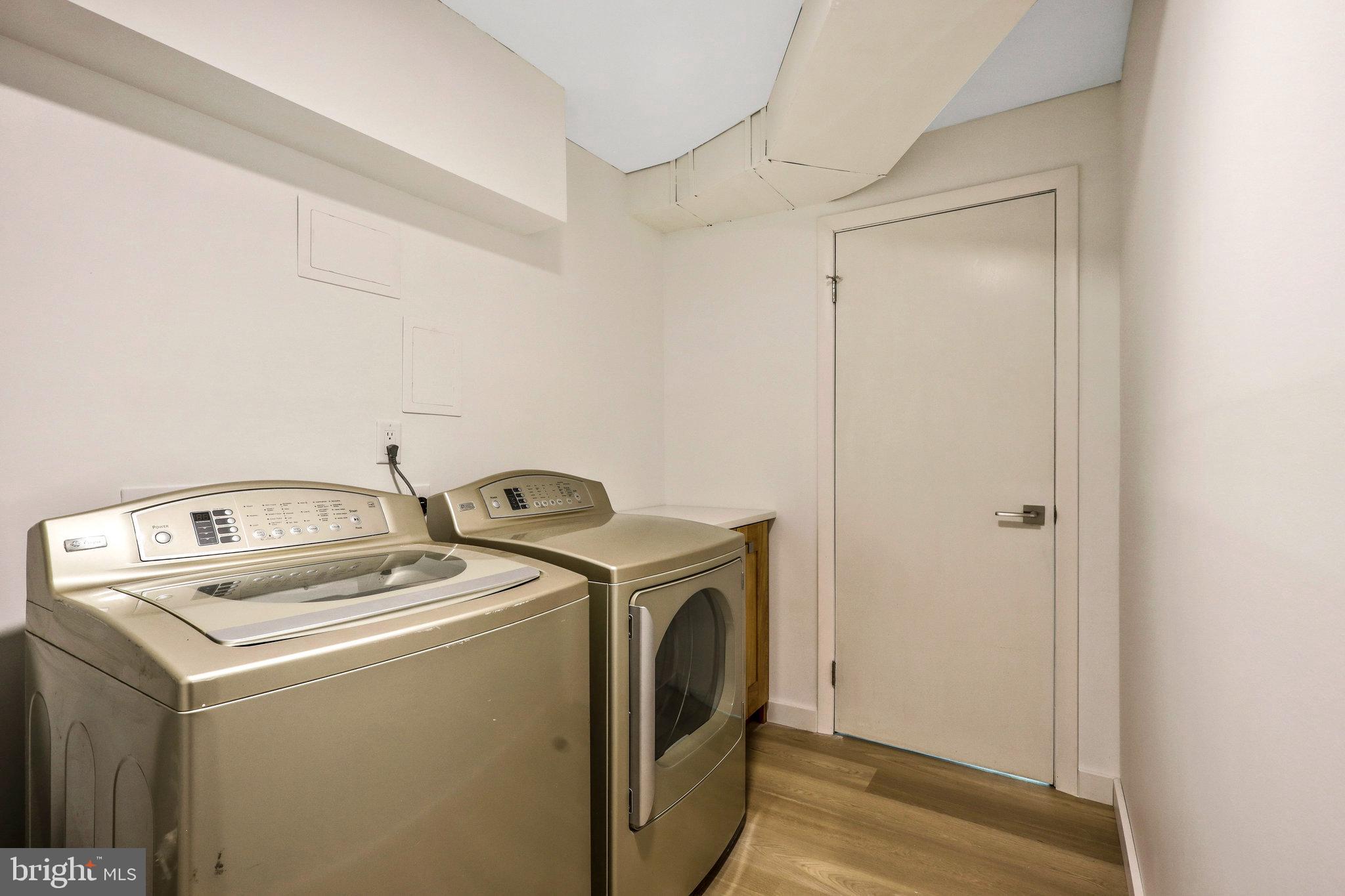 HOLLIN HILLS - Residential