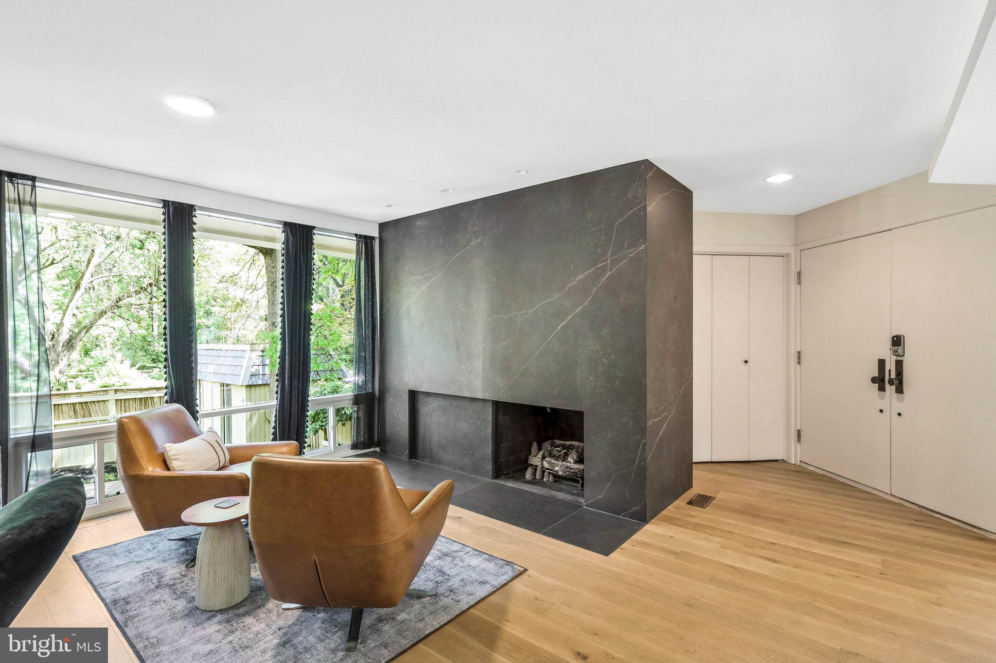 HOLLIN HILLS - Residential