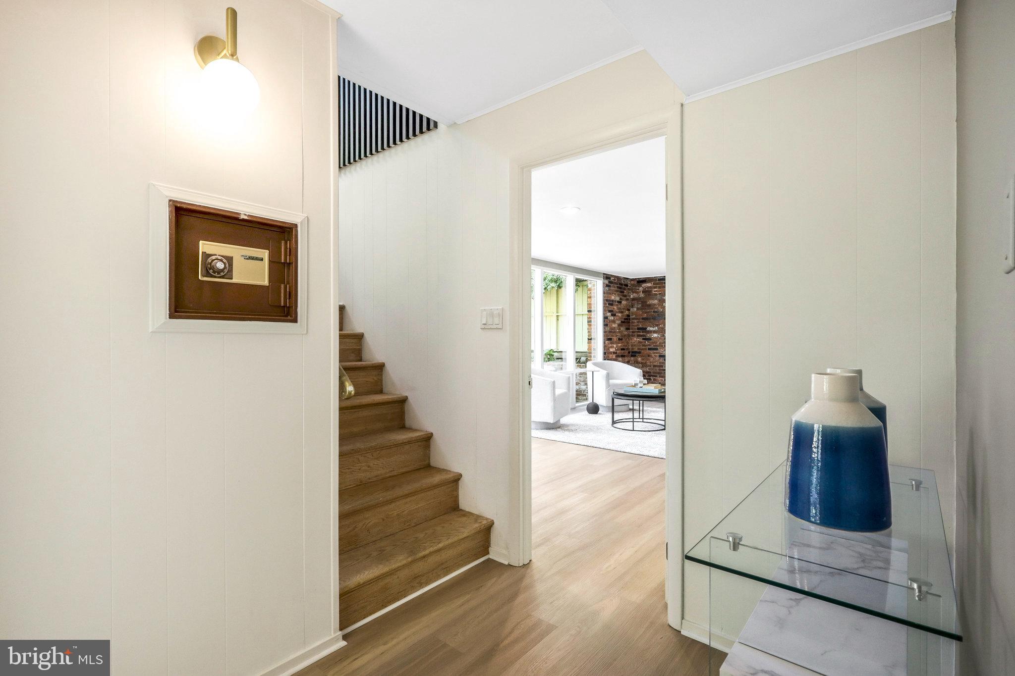 HOLLIN HILLS - Residential