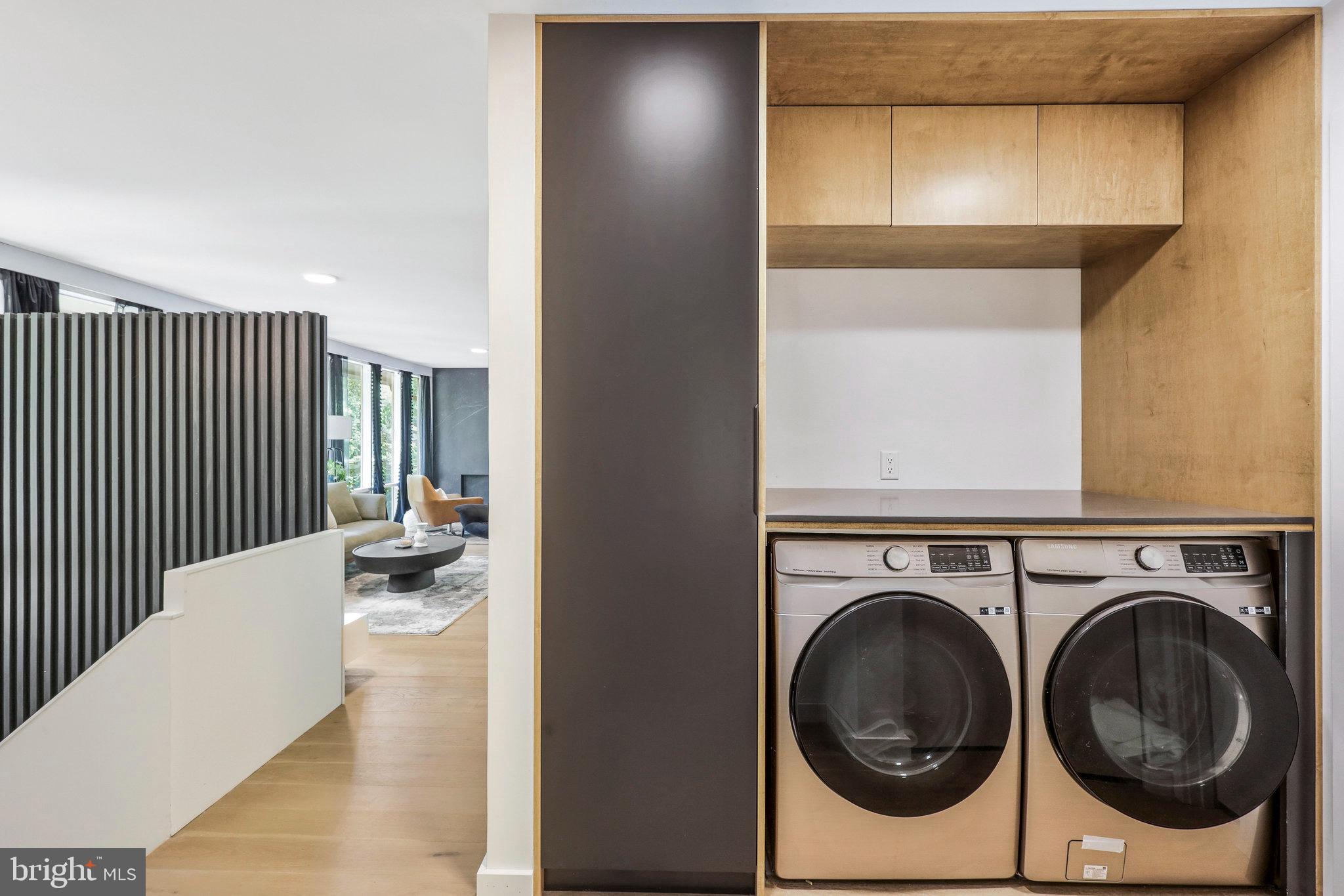 HOLLIN HILLS - Residential