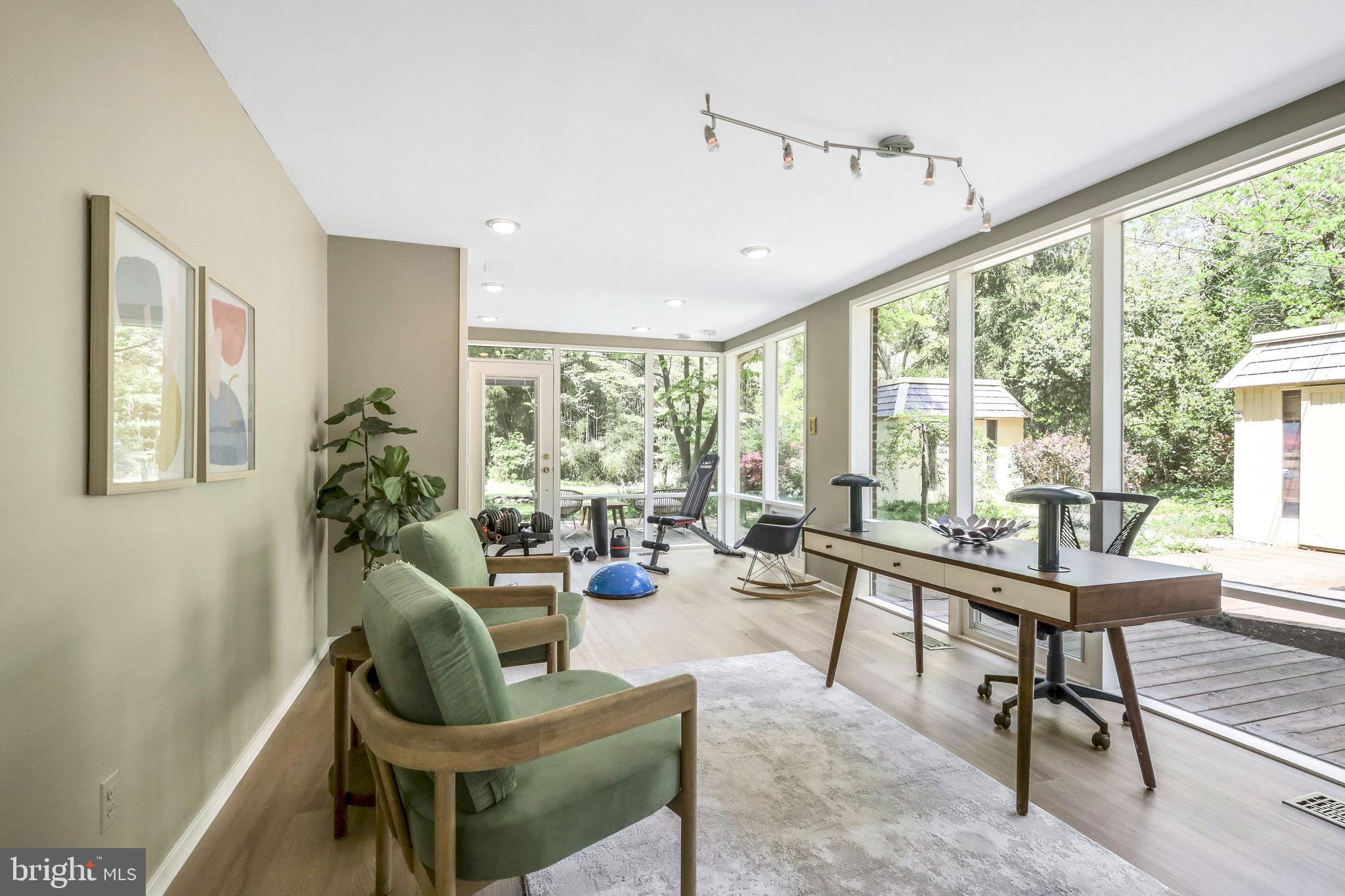 HOLLIN HILLS - Residential