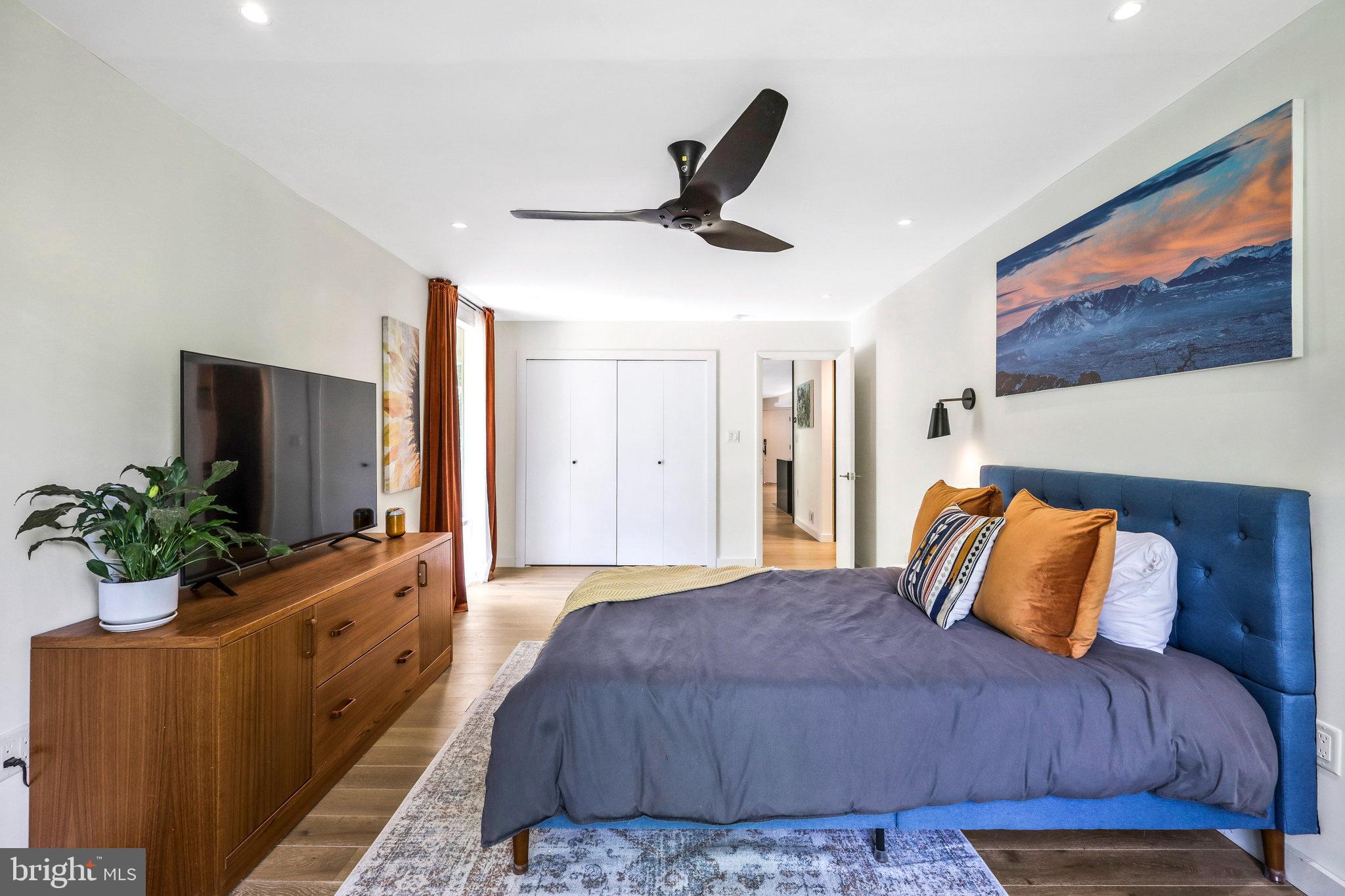 HOLLIN HILLS - Residential