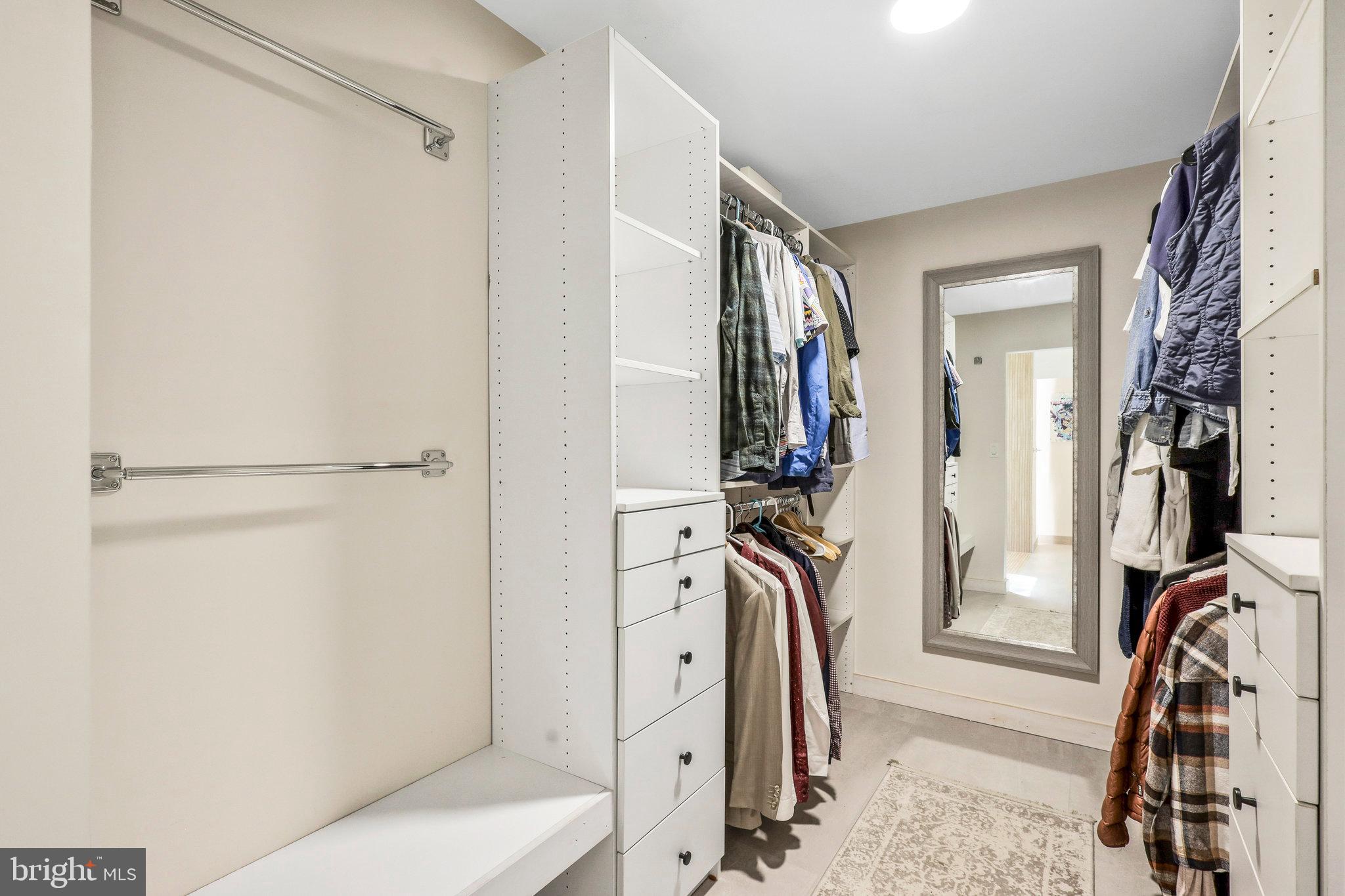 HOLLIN HILLS - Residential