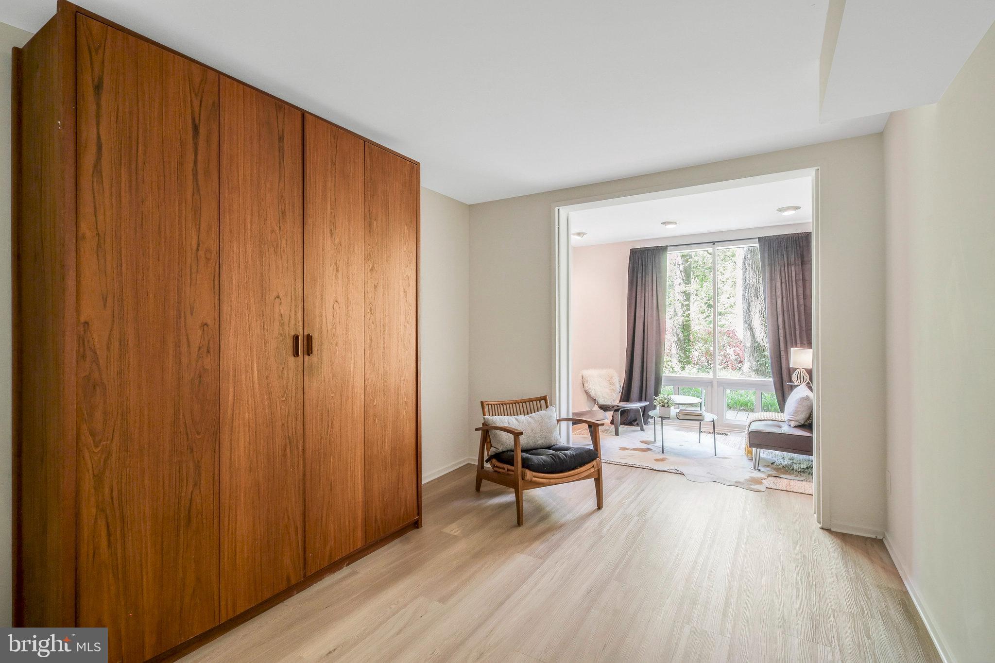 HOLLIN HILLS - Residential