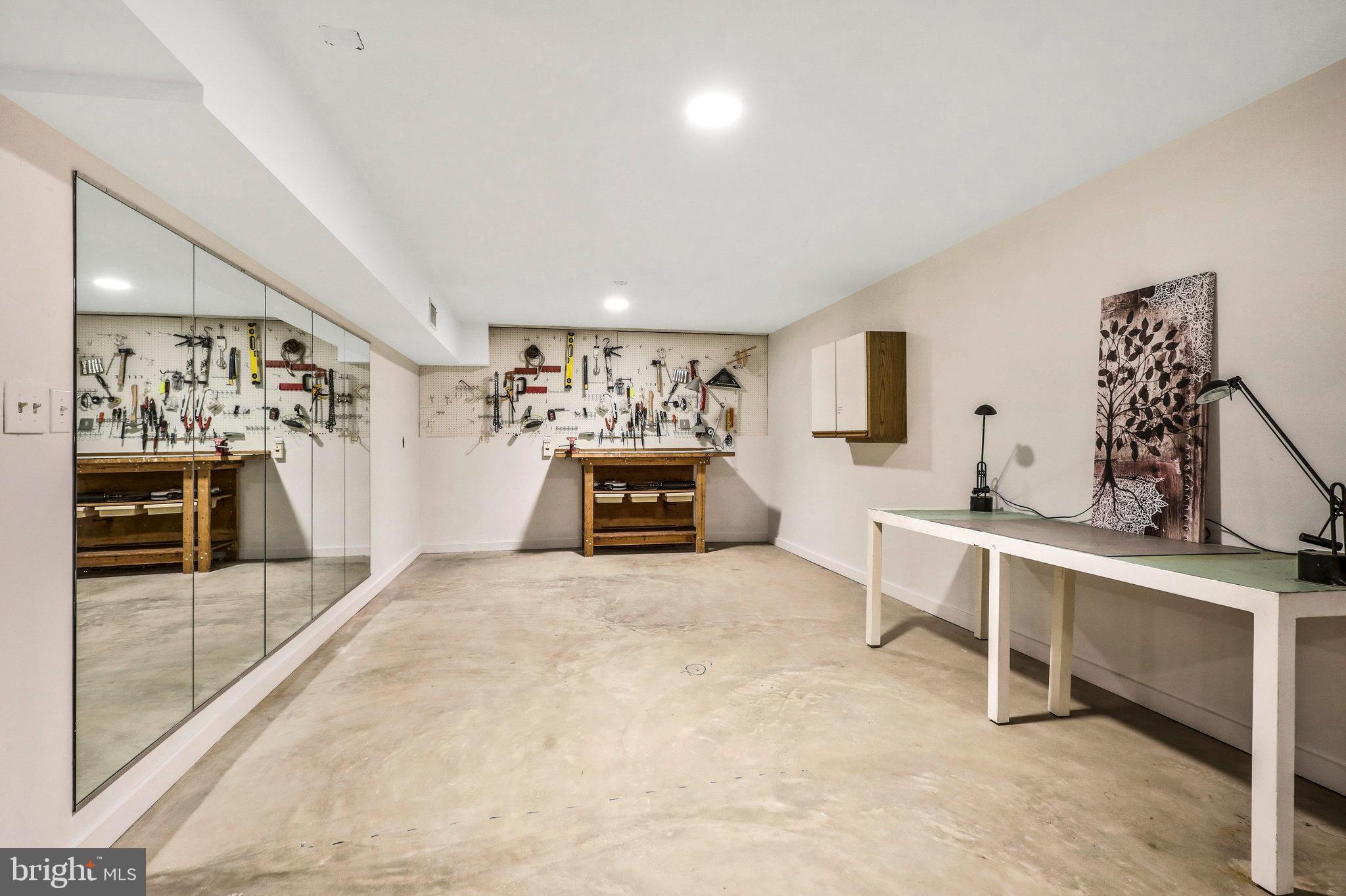 HOLLIN HILLS - Residential