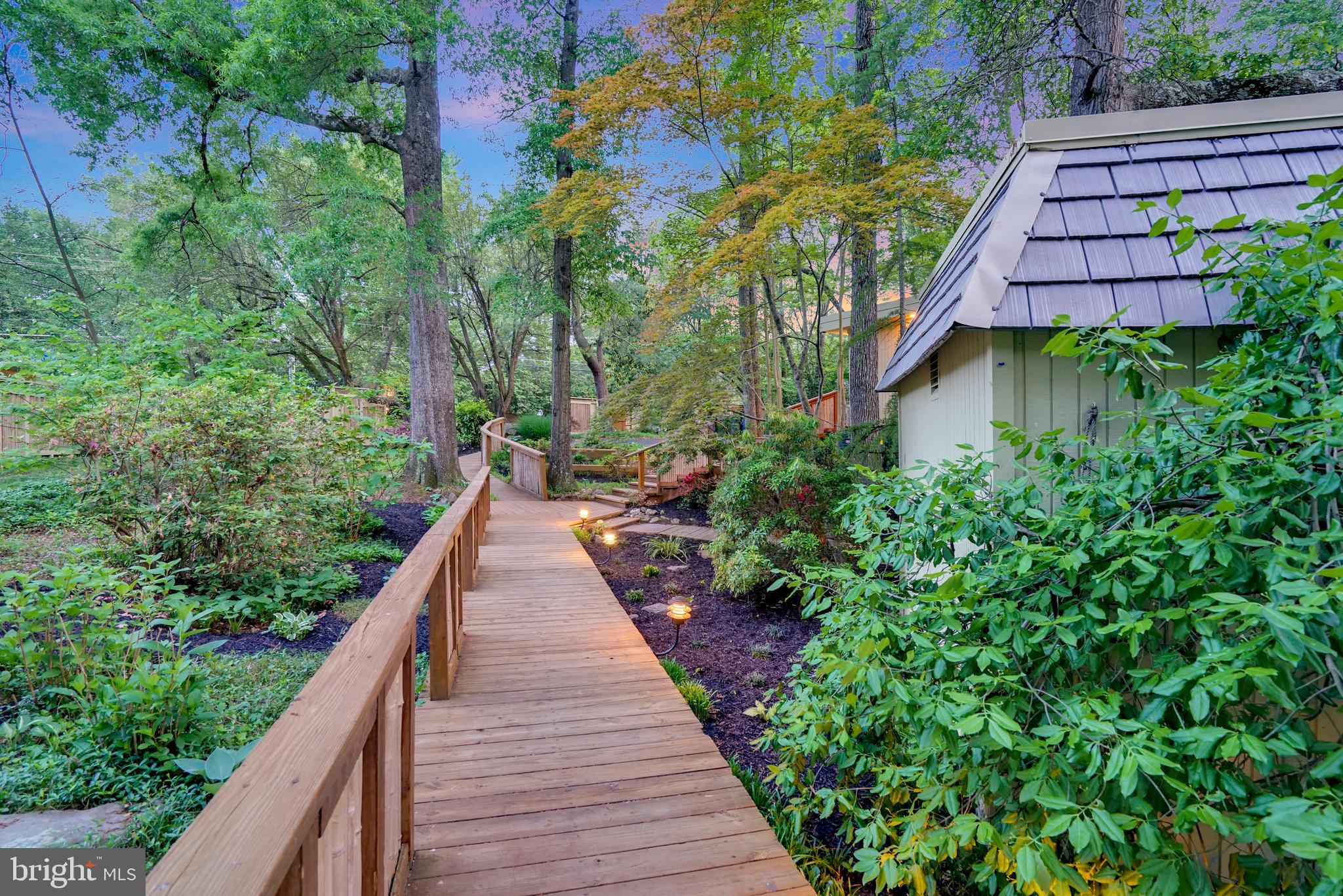 HOLLIN HILLS - Residential