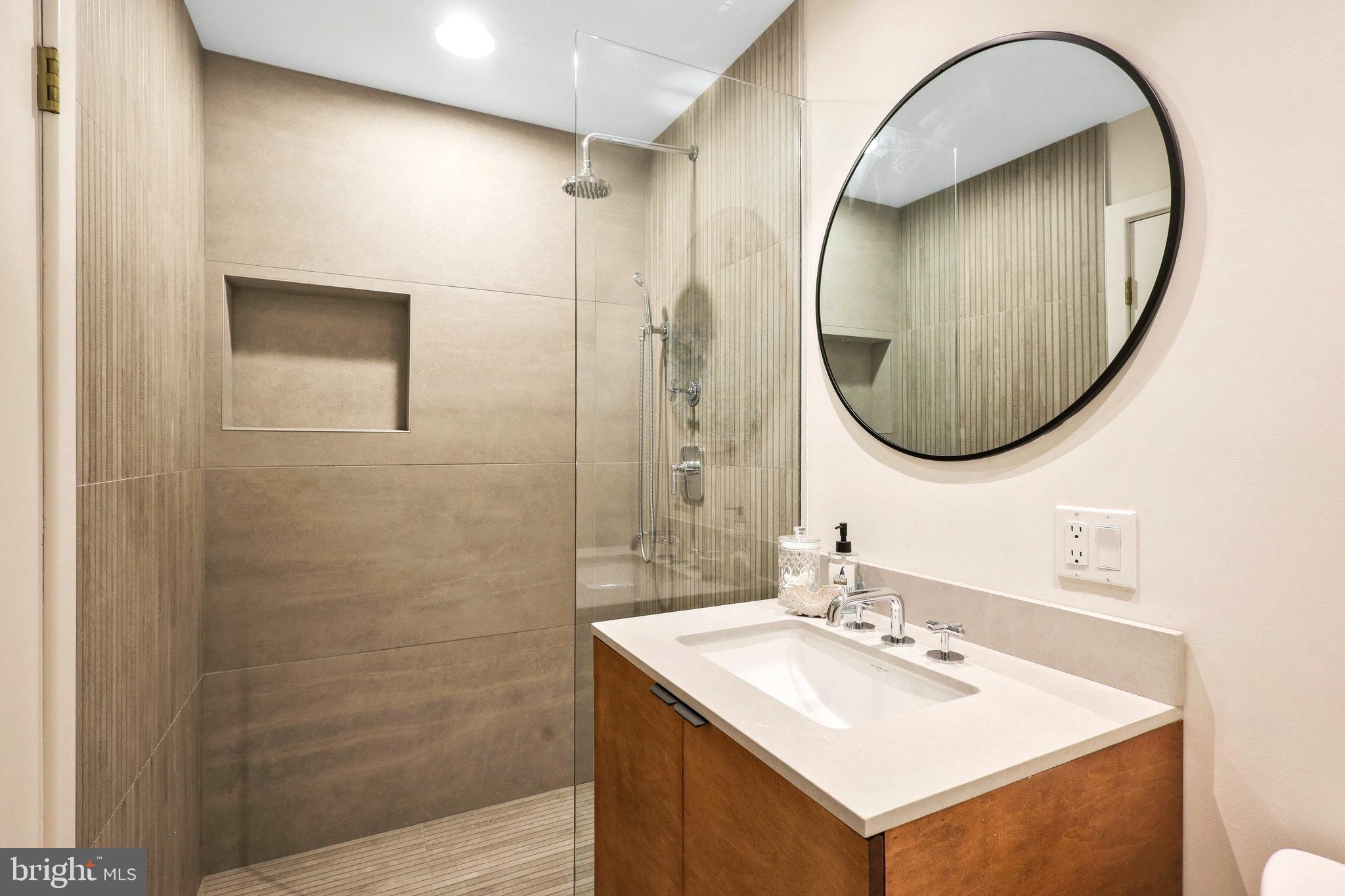 HOLLIN HILLS - Residential