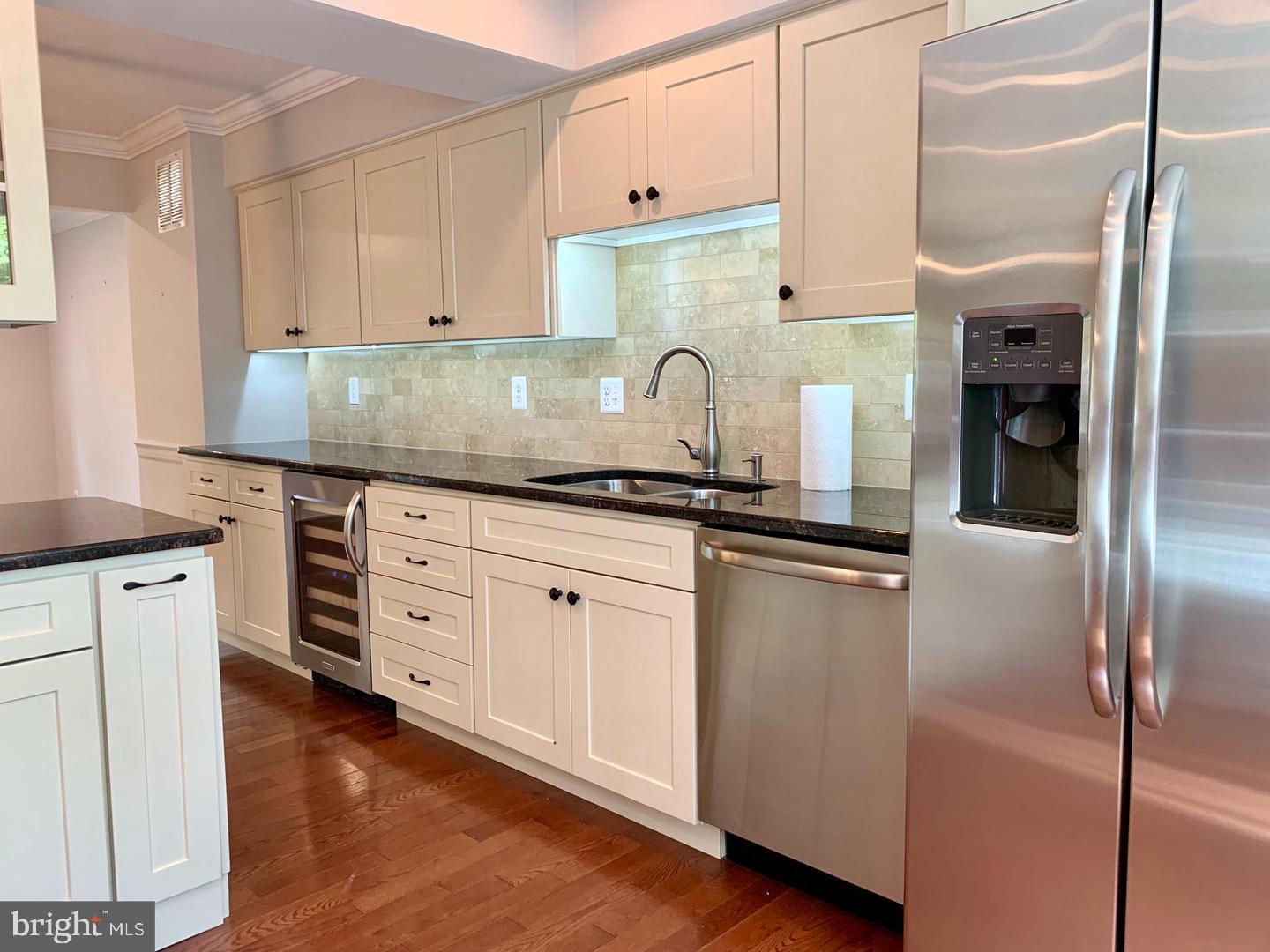 JEFFERSON PARK TOWNHOUSE - Residential Lease