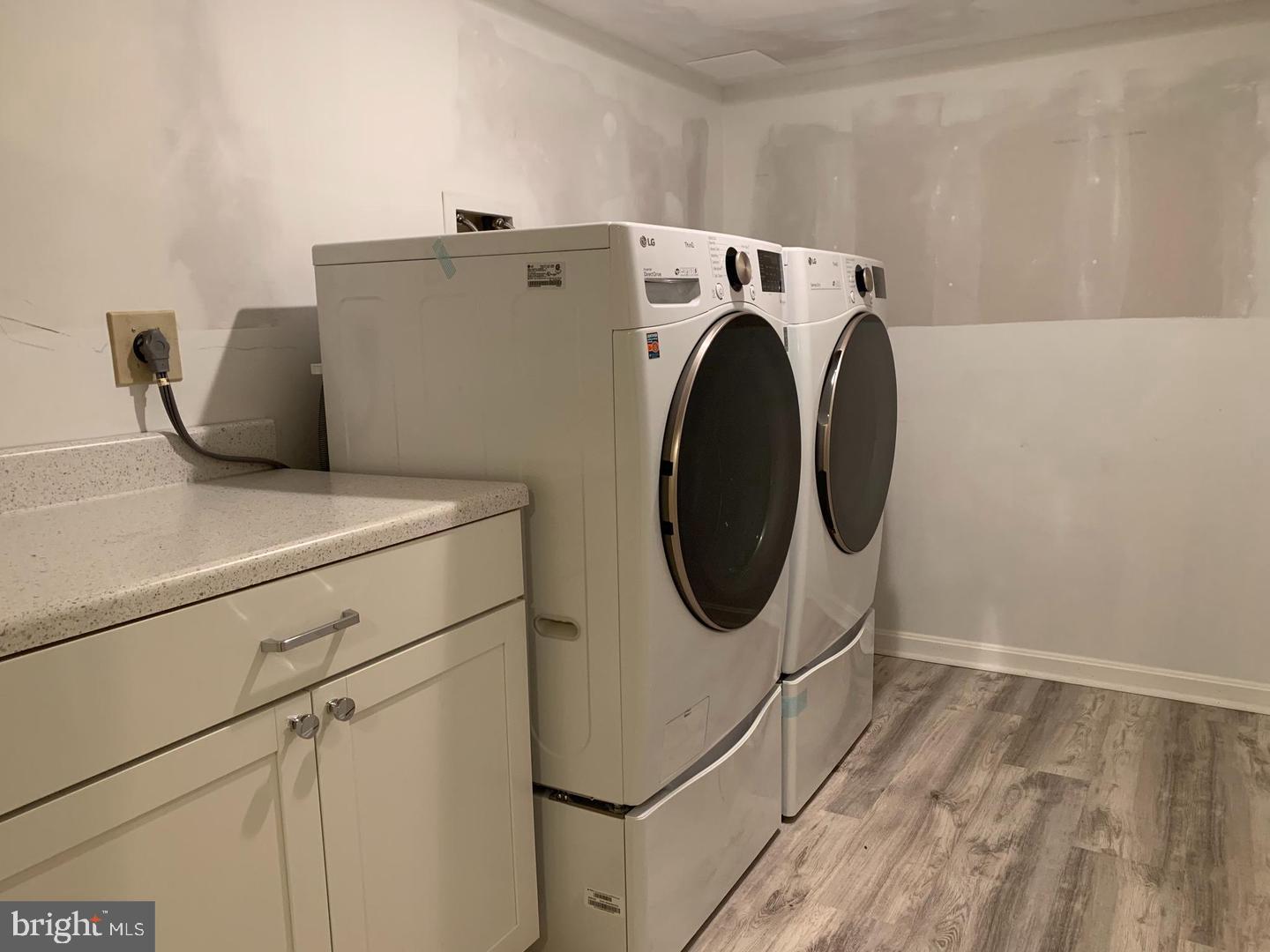 JEFFERSON PARK TOWNHOUSE - Residential Lease