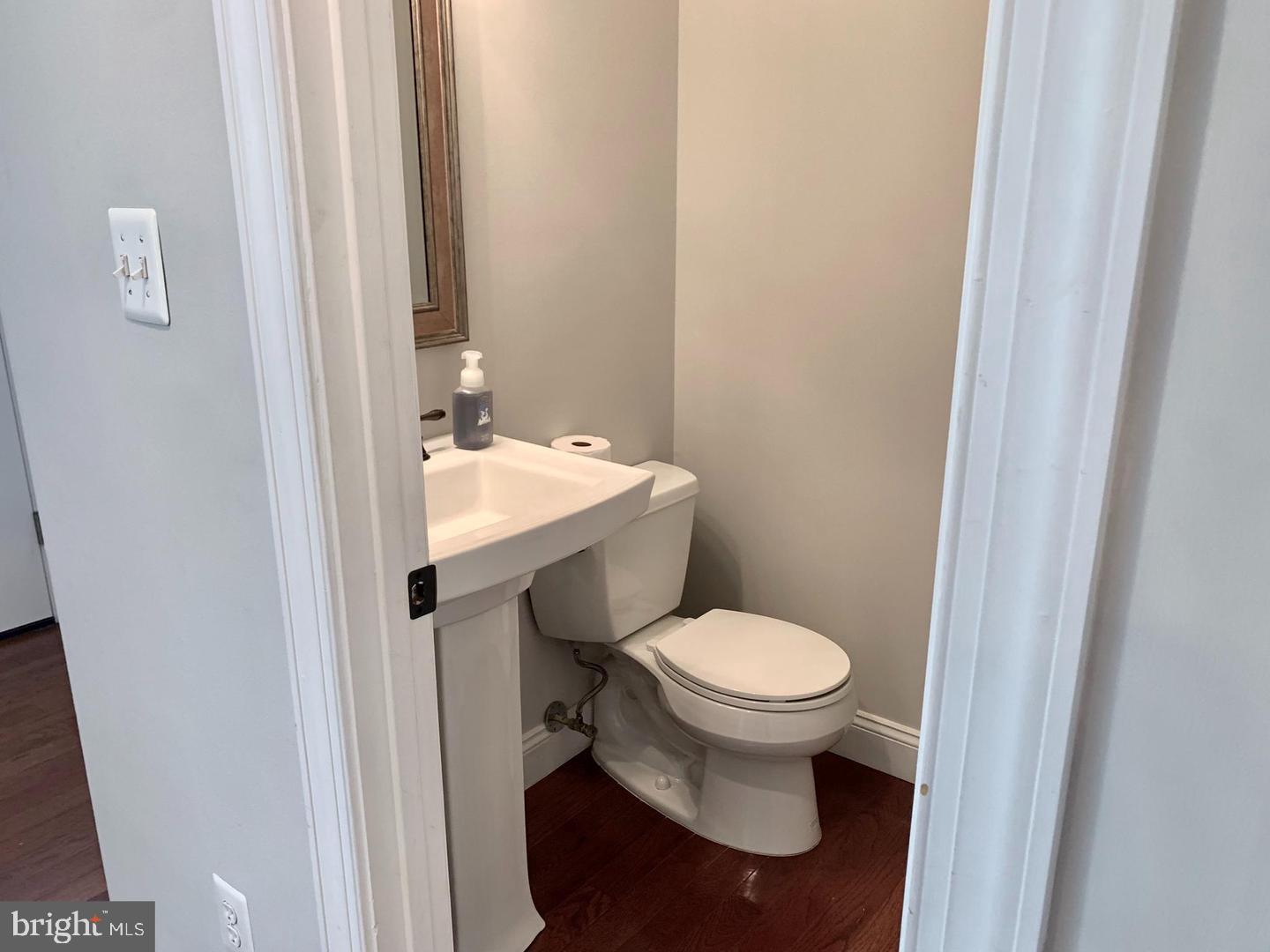 JEFFERSON PARK TOWNHOUSE - Residential Lease