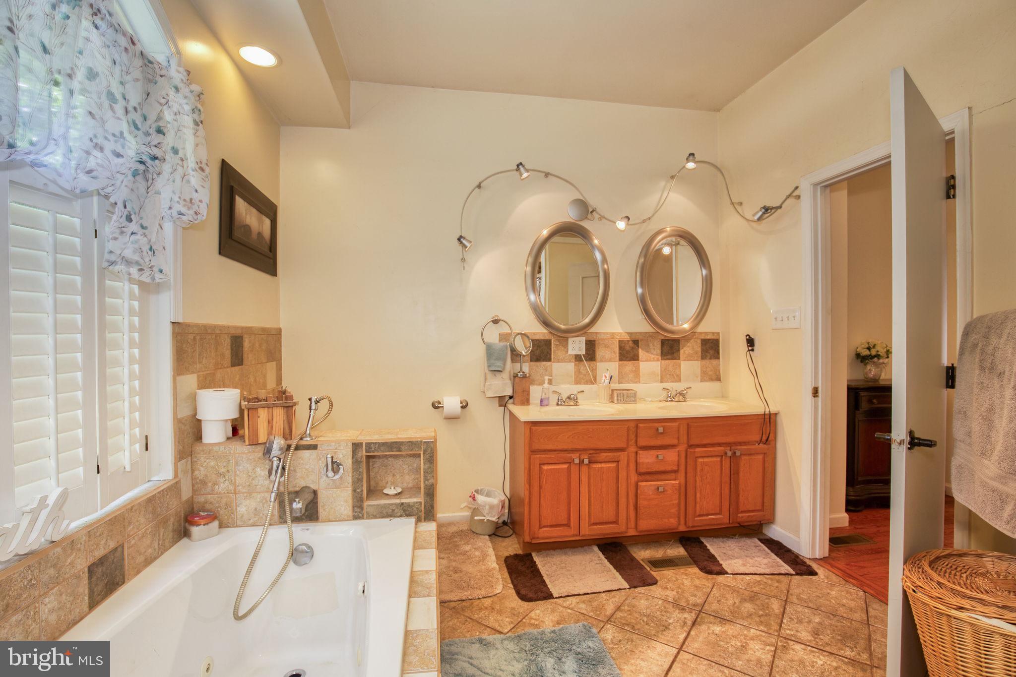 TWIN HARBORS - Residential