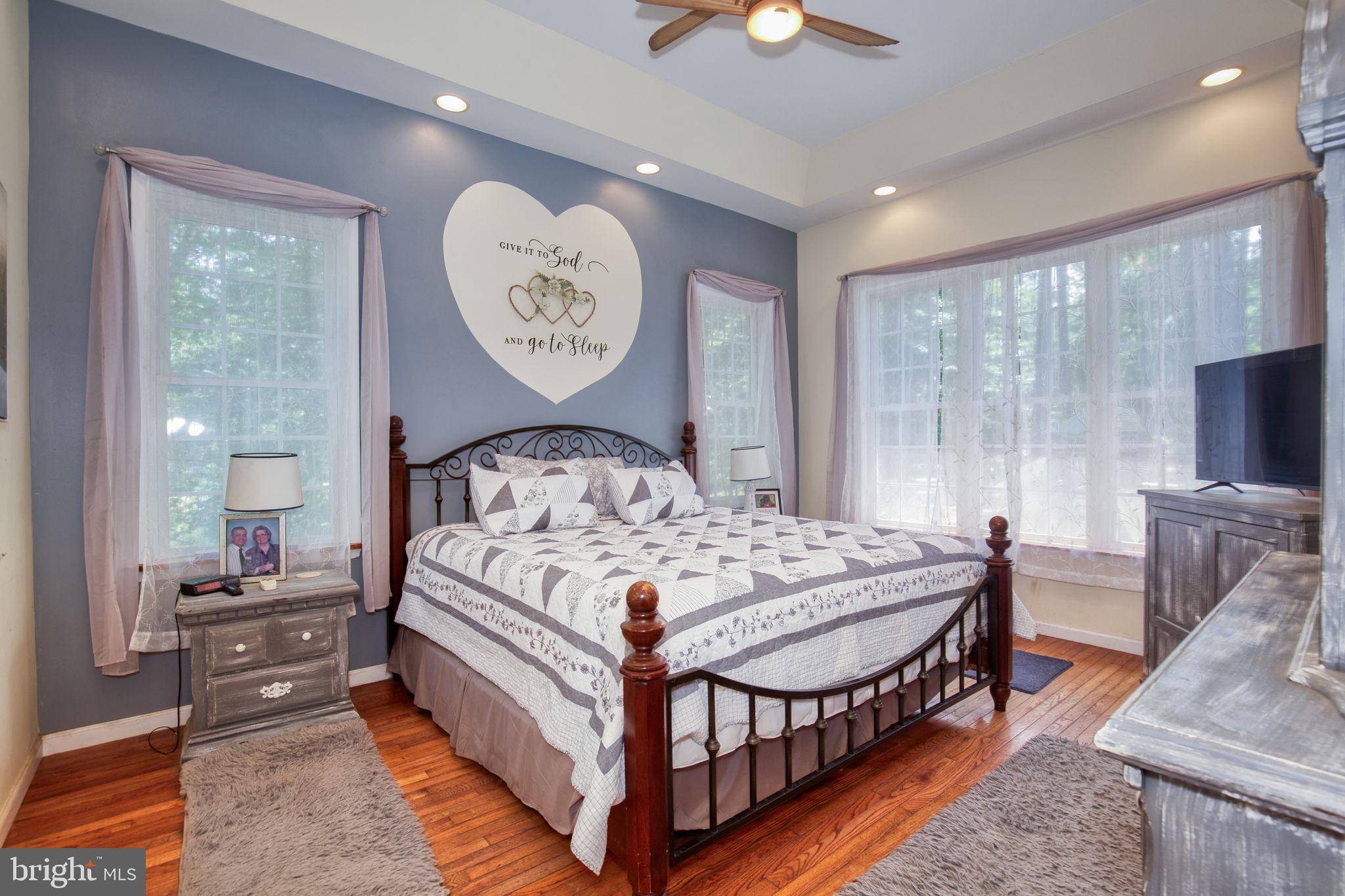 TWIN HARBORS - Residential