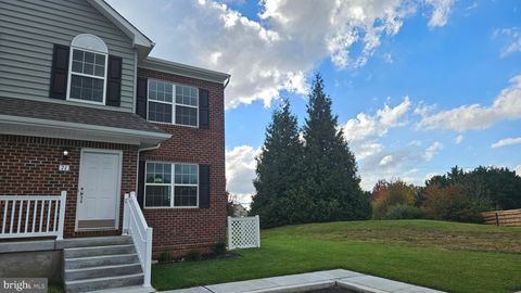 Townhouse For Sale - 71 Cotswood Court<br/> SMYRNA, DE 19977