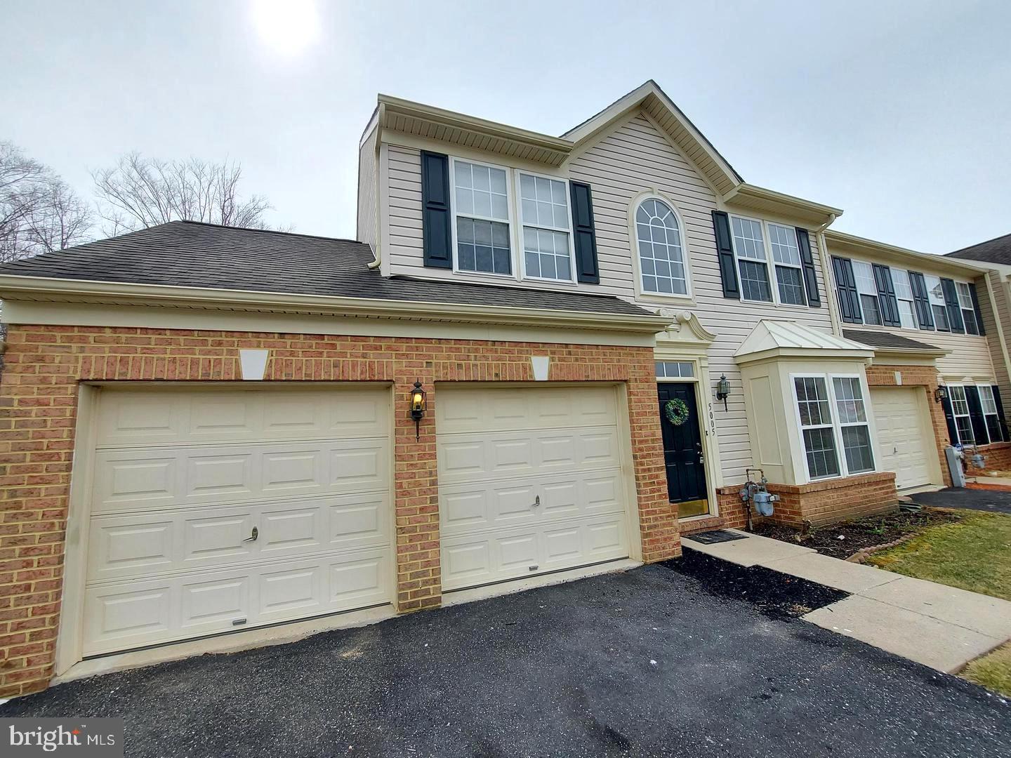 HOLLY WOODS - Residential Lease