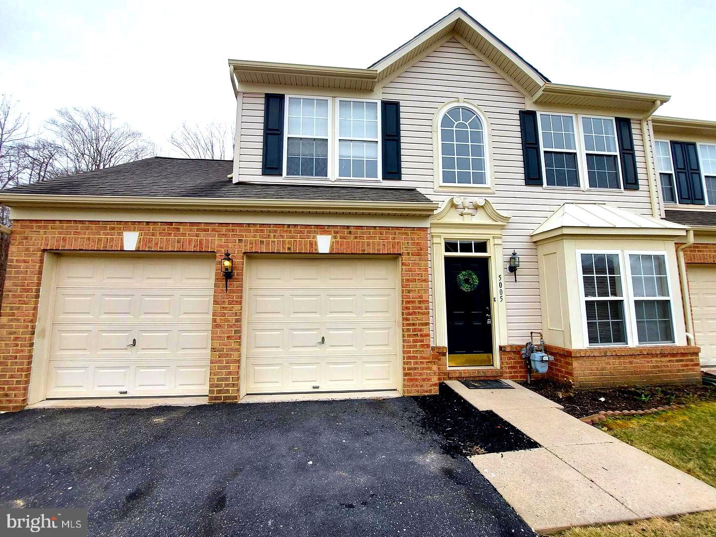 HOLLY WOODS - Residential Lease